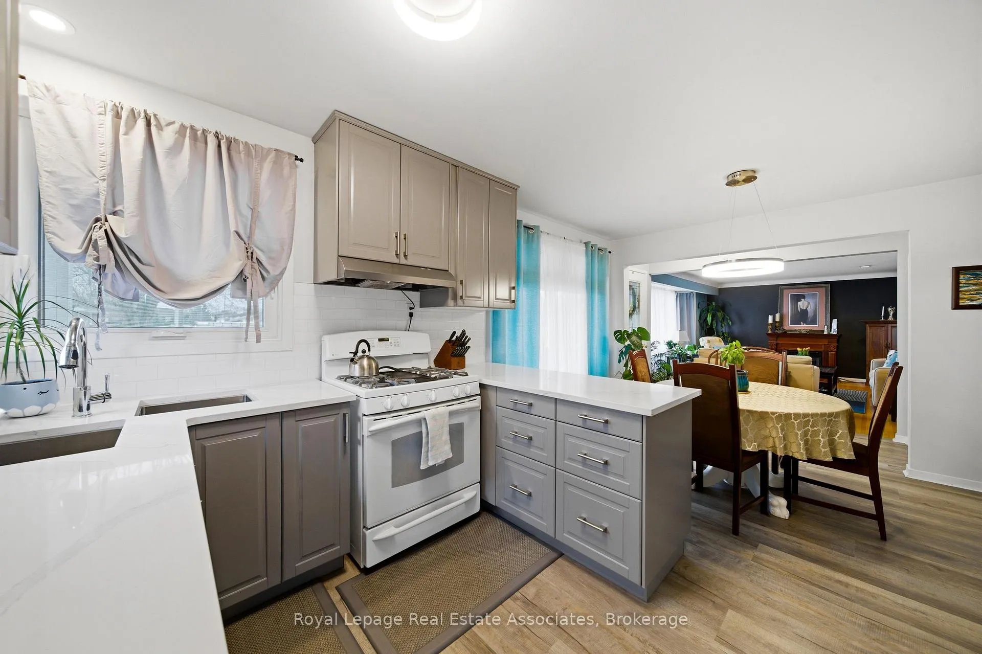Photo 5 of 4018 Montcalm Crescent, Niagara Falls, Chippawa — HOMEH
