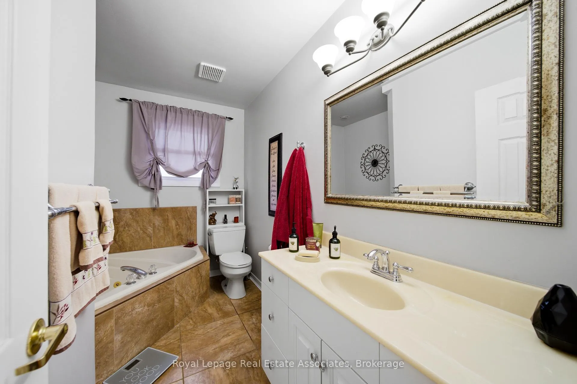 Photo 11 of 4018 Montcalm Crescent, Niagara Falls, Chippawa — HOMEH