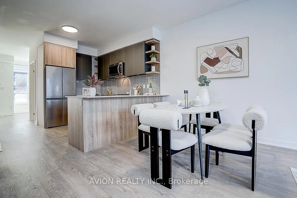 Photo 3 of 112 Green Gardens Boulevard, Toronto, Englemount-Lawrence — HOMEH