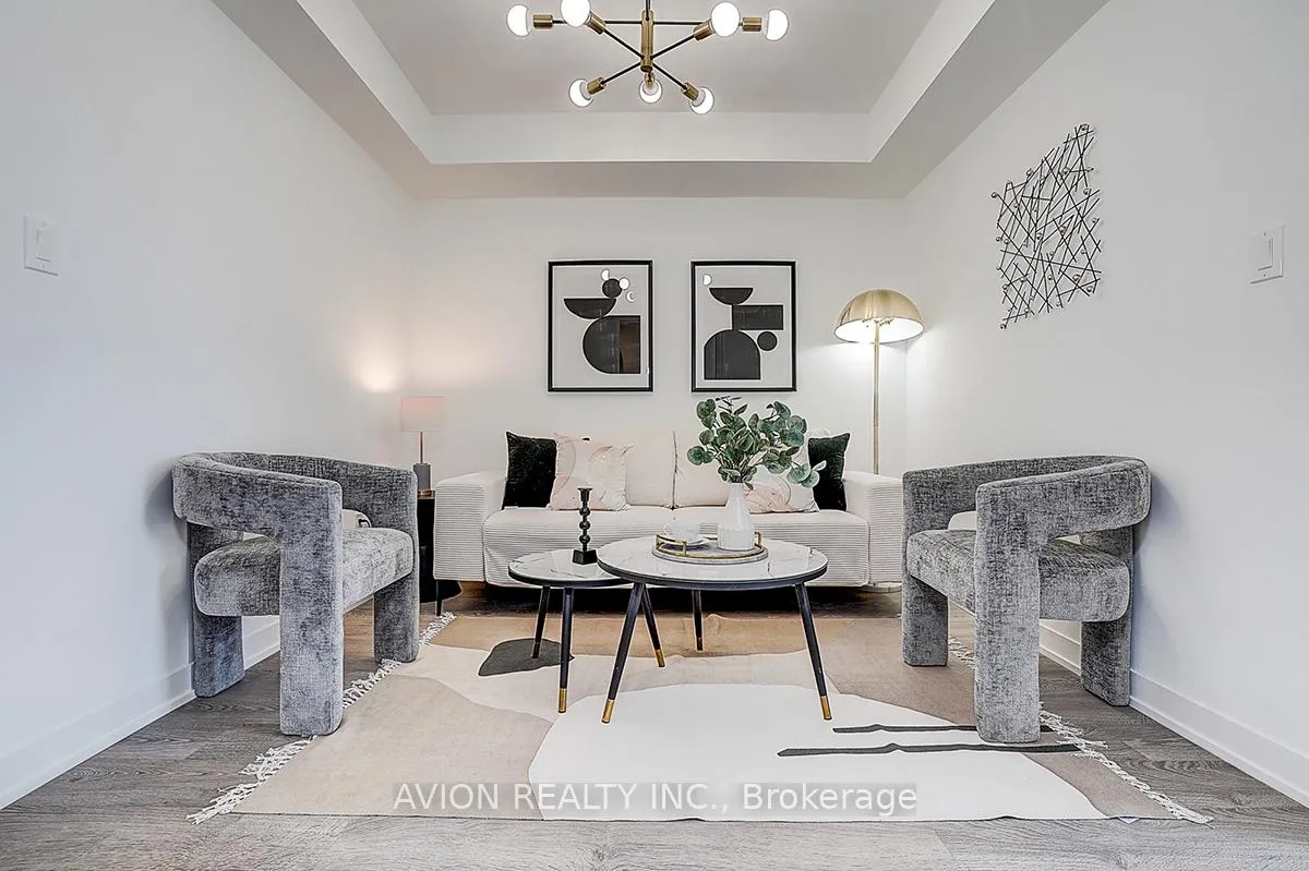 Photo 5 of 112 Green Gardens Boulevard, Toronto, Englemount-Lawrence — HOMEH