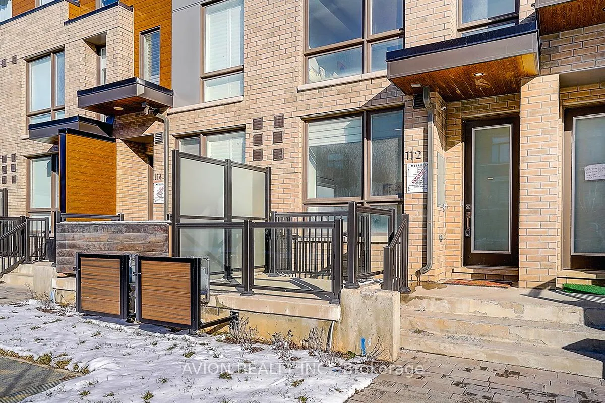 Photo 6 of 112 Green Gardens Boulevard, Toronto, Englemount-Lawrence — HOMEH