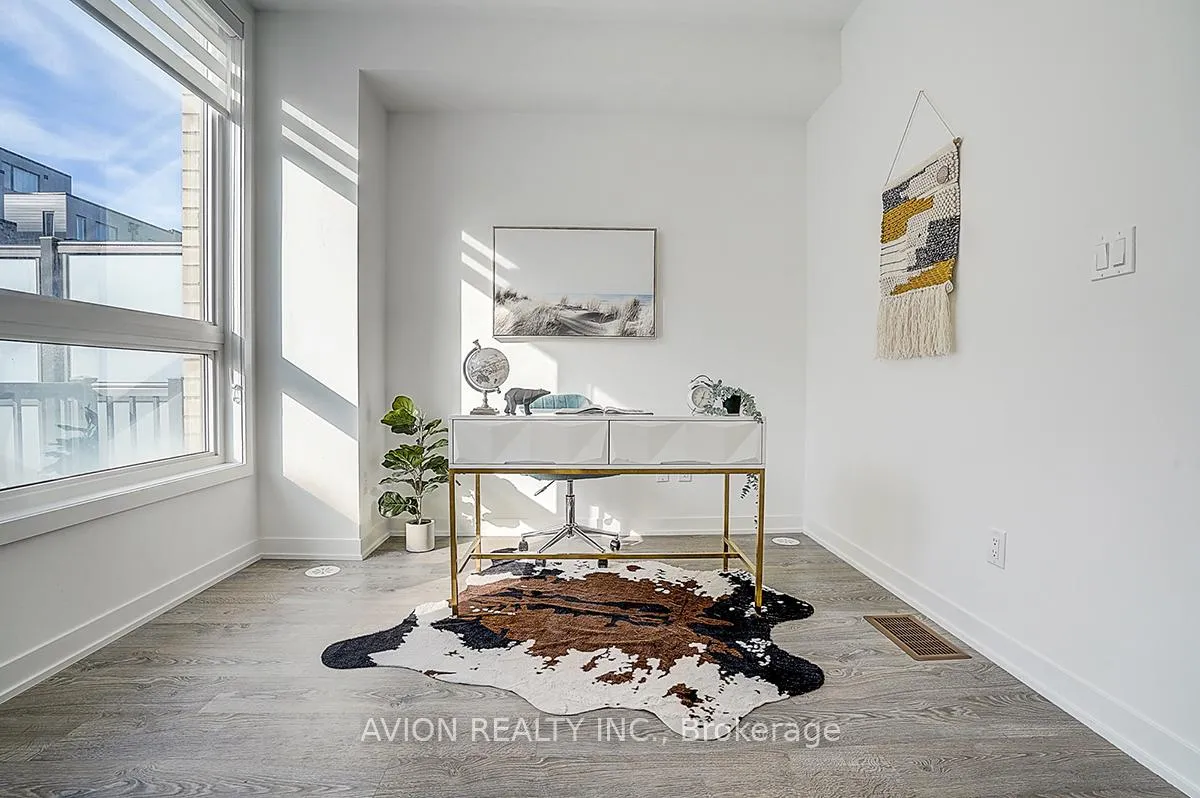 Photo 8 of 112 Green Gardens Boulevard, Toronto, Englemount-Lawrence — HOMEH