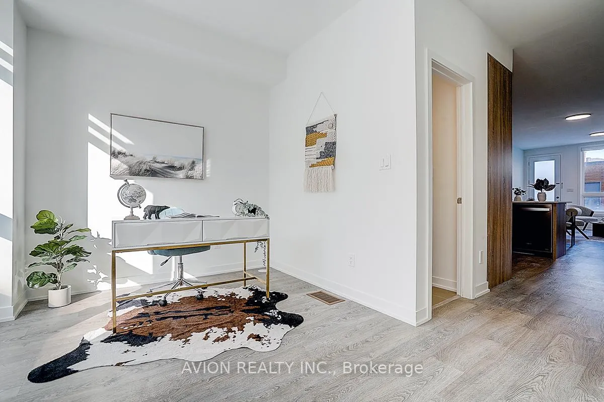 Photo 9 of 112 Green Gardens Boulevard, Toronto, Englemount-Lawrence — HOMEH