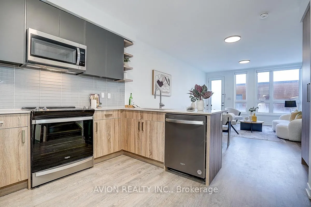 Photo 12 of 112 Green Gardens Boulevard, Toronto, Englemount-Lawrence — HOMEH