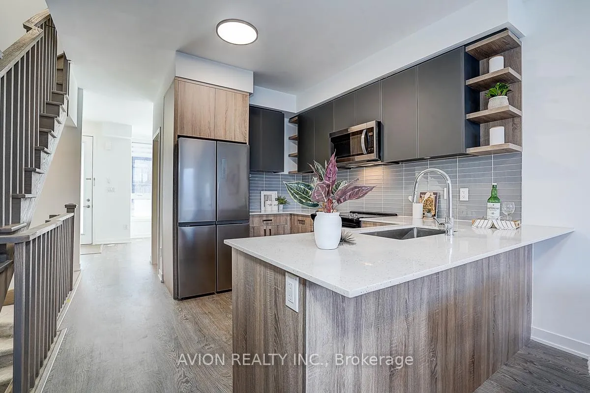 Photo 14 of 112 Green Gardens Boulevard, Toronto, Englemount-Lawrence — HOMEH