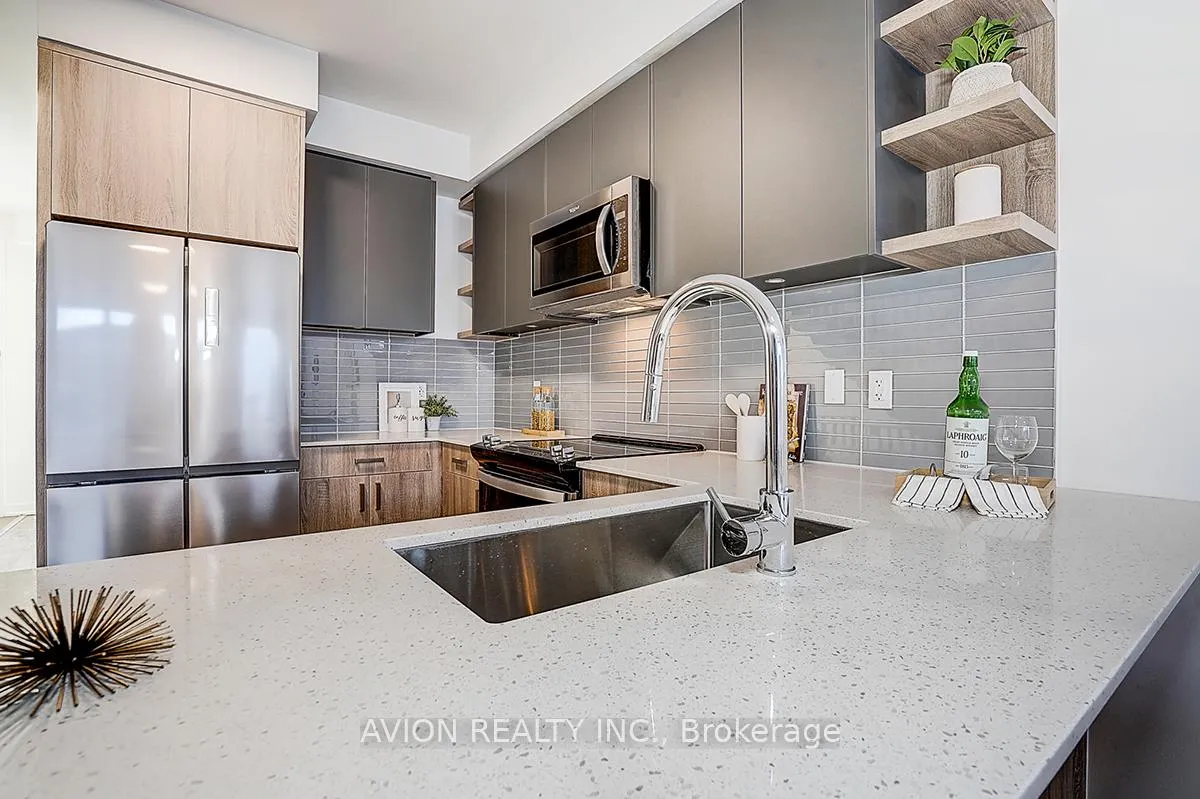 Photo 15 of 112 Green Gardens Boulevard, Toronto, Englemount-Lawrence — HOMEH