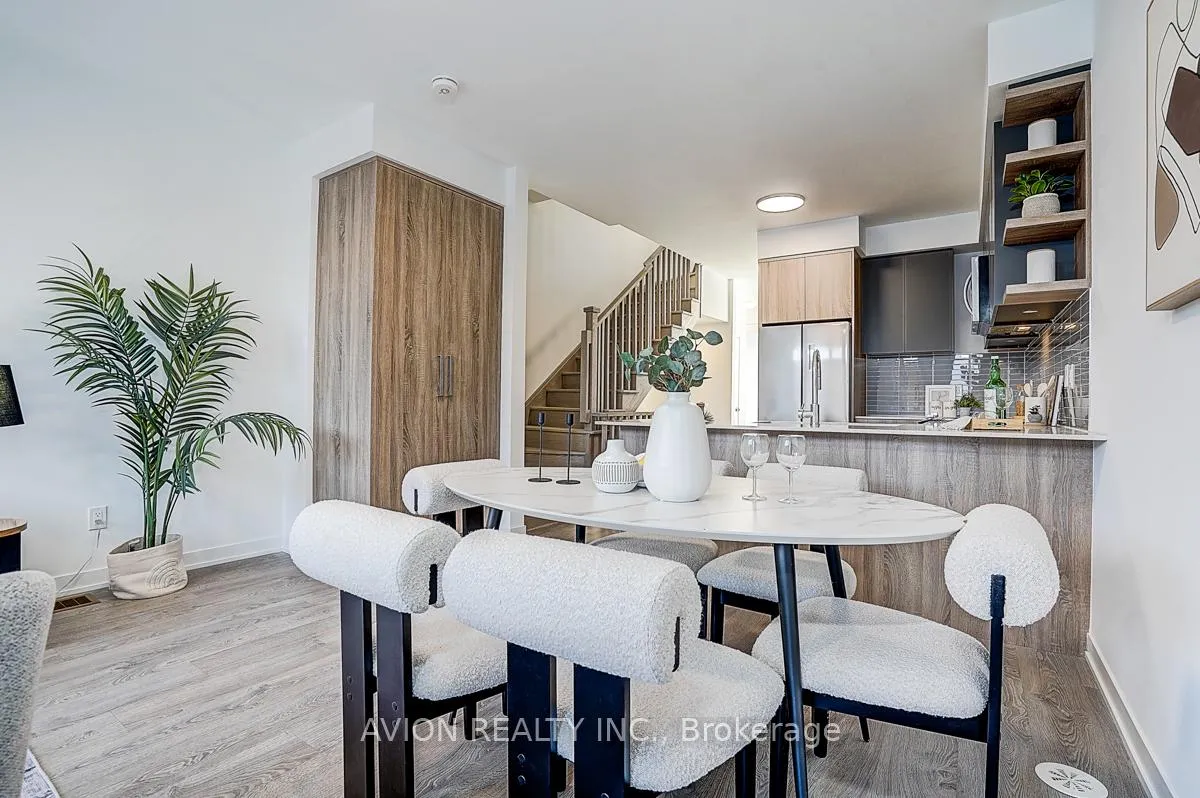 Photo 17 of 112 Green Gardens Boulevard, Toronto, Englemount-Lawrence — HOMEH
