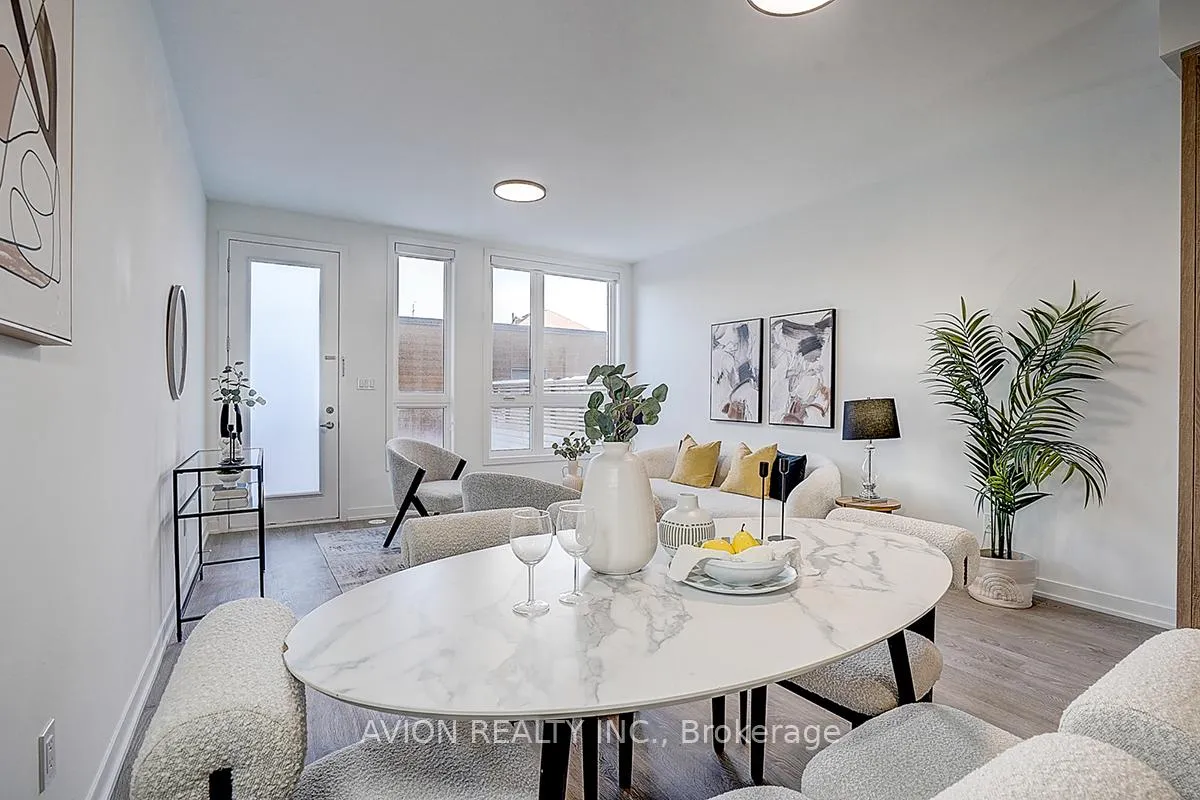 Photo 18 of 112 Green Gardens Boulevard, Toronto, Englemount-Lawrence — HOMEH