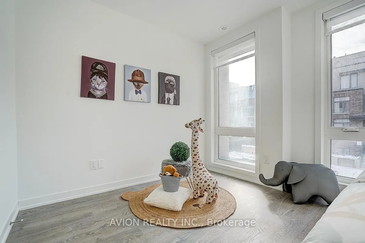 Photo 28 of 112 Green Gardens Boulevard, Toronto, Englemount-Lawrence — HOMEH