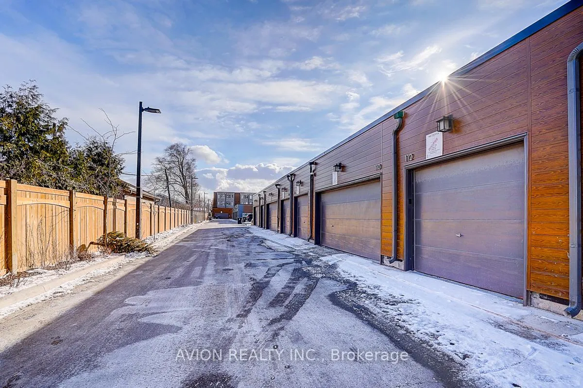 Photo 44 of 112 Green Gardens Boulevard, Toronto, Englemount-Lawrence — HOMEH