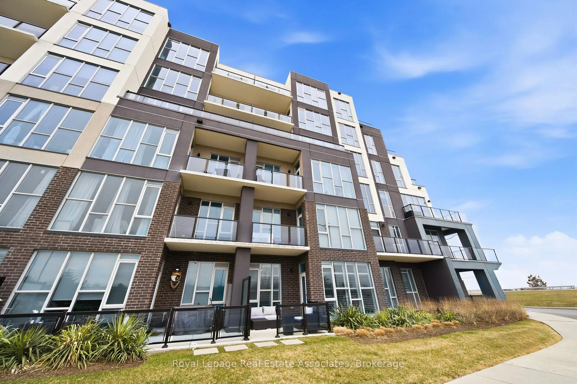 Photo 1 of Unit 114, 16 Concord Place, Grimsby, Grimsby Beach — HOMEH