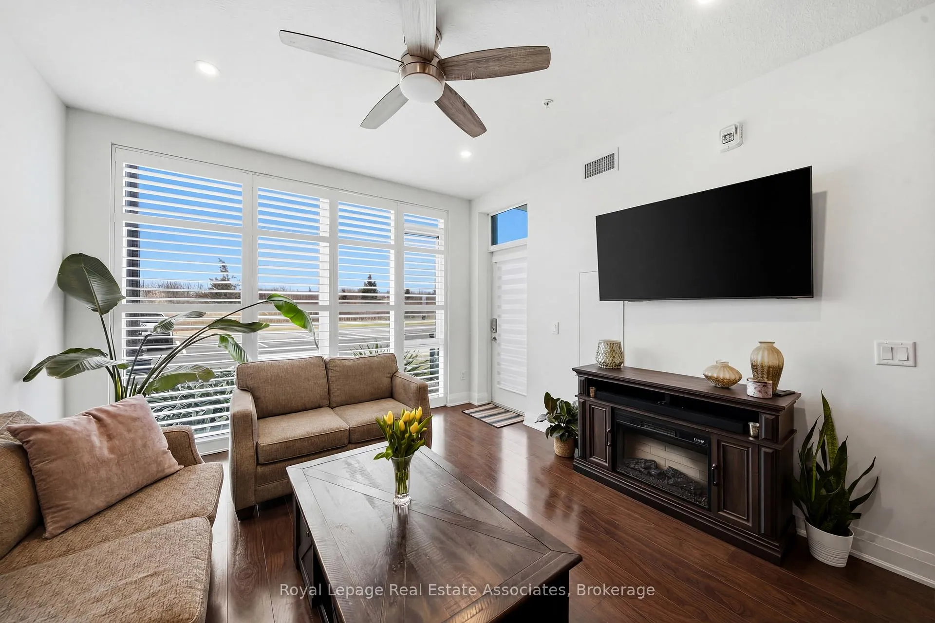 Photo 2 of Unit 114, 16 Concord Place, Grimsby, Grimsby Beach — HOMEH