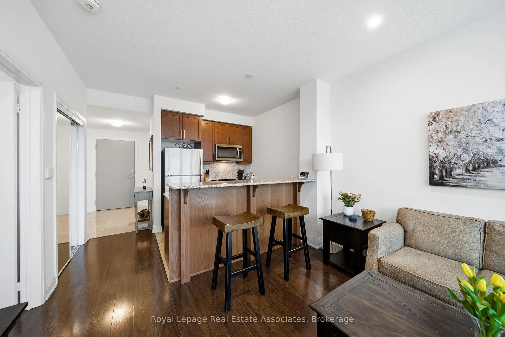 Photo 3 of Unit 114, 16 Concord Place, Grimsby, Grimsby Beach — HOMEH