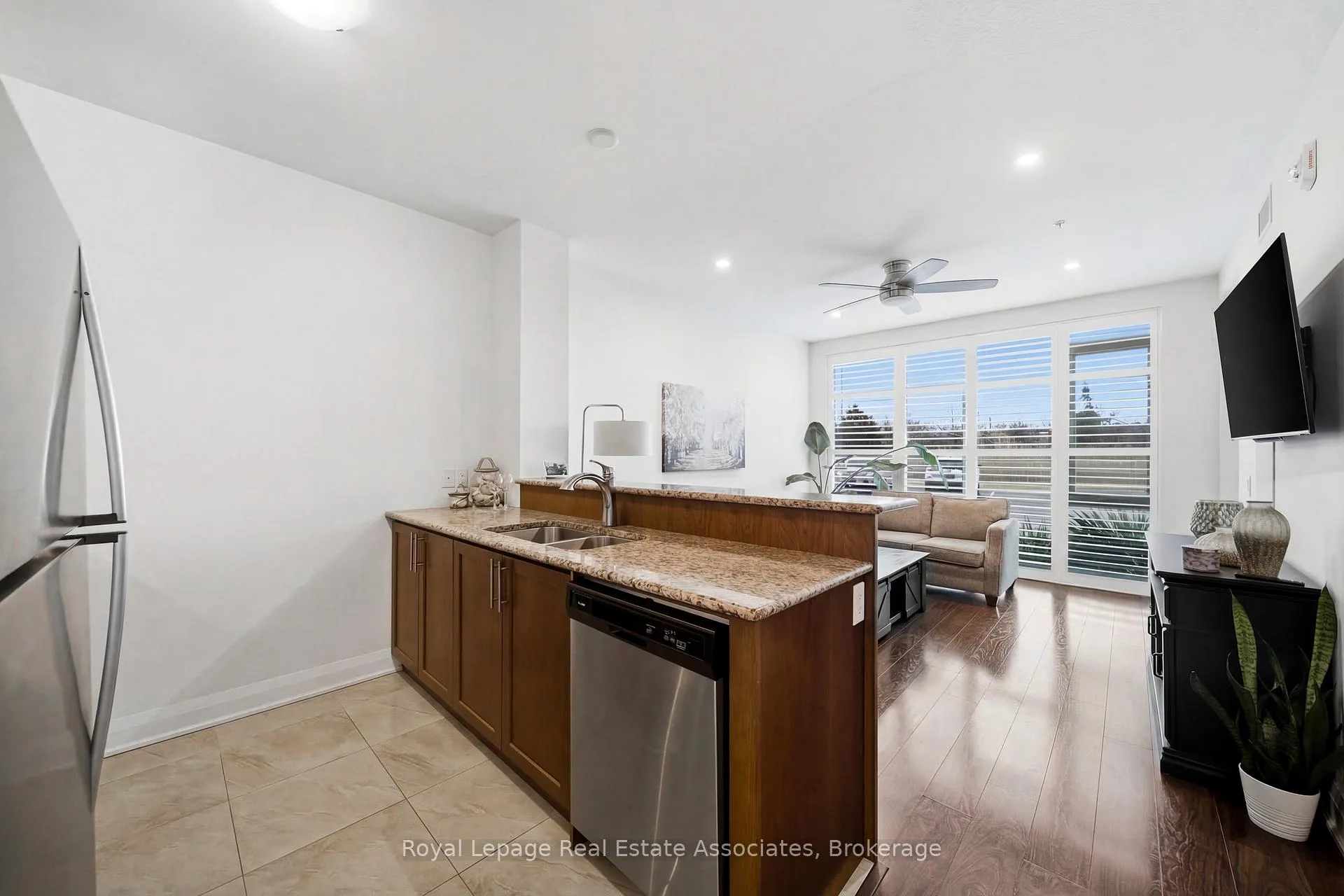 Photo 4 of Unit 114, 16 Concord Place, Grimsby, Grimsby Beach — HOMEH