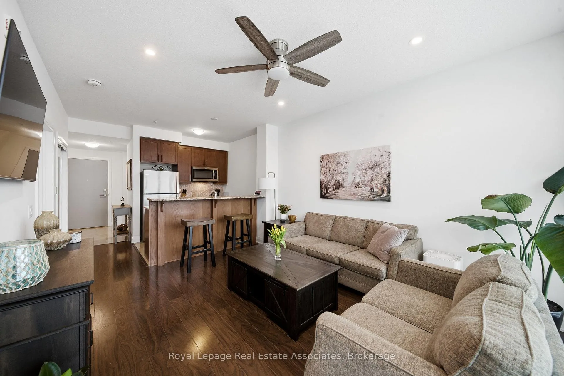 Photo 10 of Unit 114, 16 Concord Place, Grimsby, Grimsby Beach — HOMEH