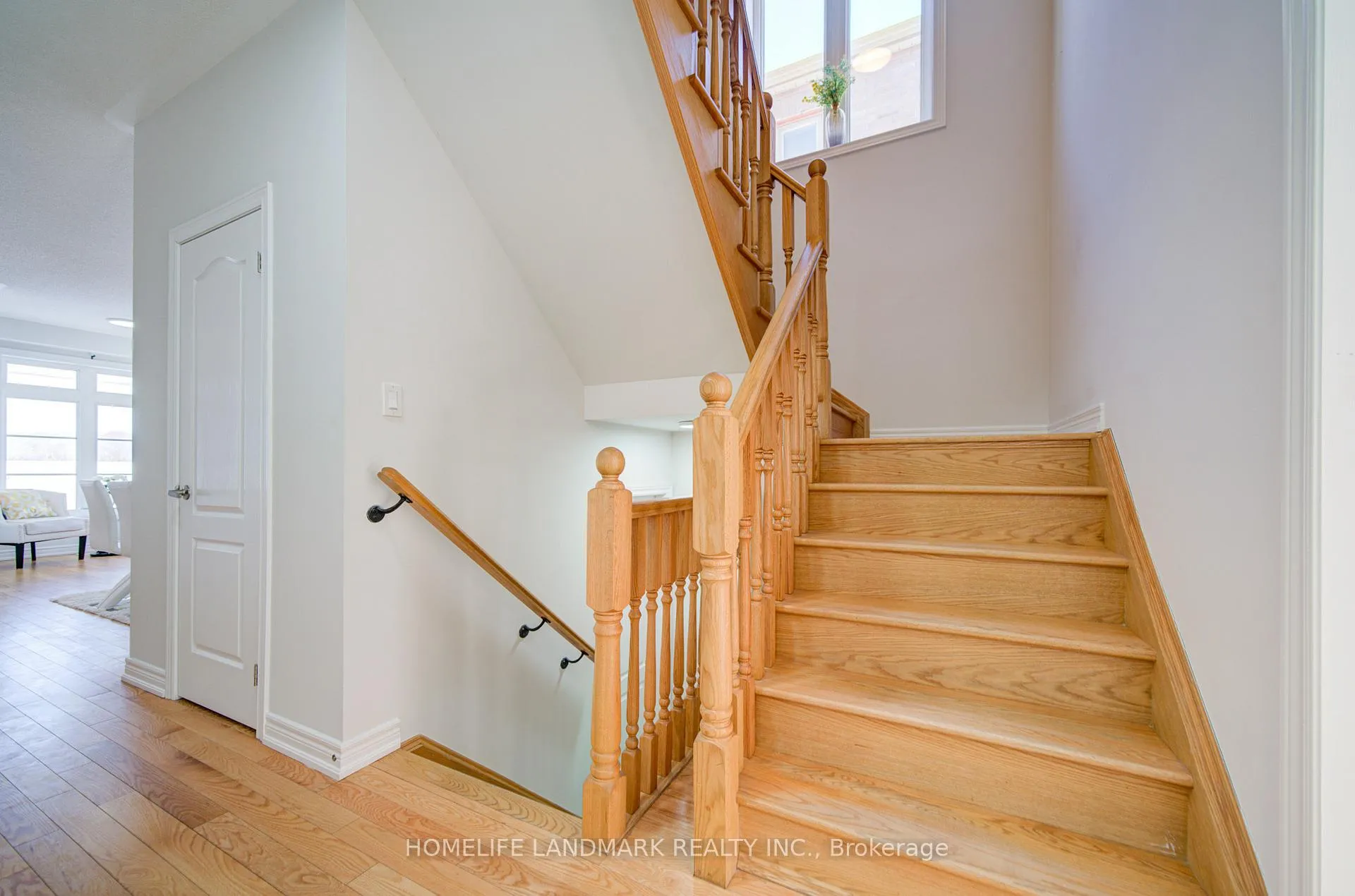 Photo 9 of 127 Decast Crescent, Markham, Box Grove — HOMEH