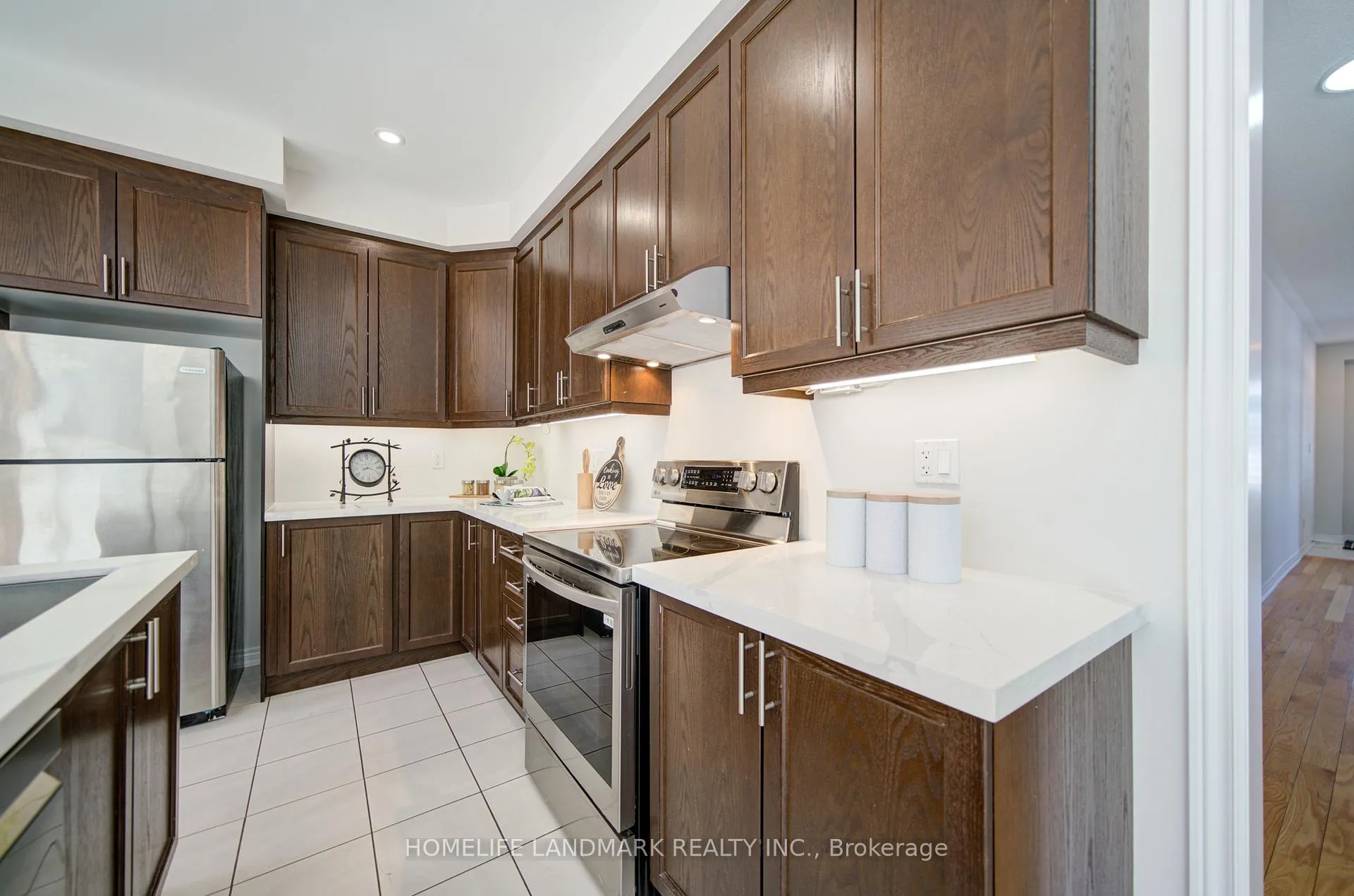 Photo 13 of 127 Decast Crescent, Markham, Box Grove — HOMEH
