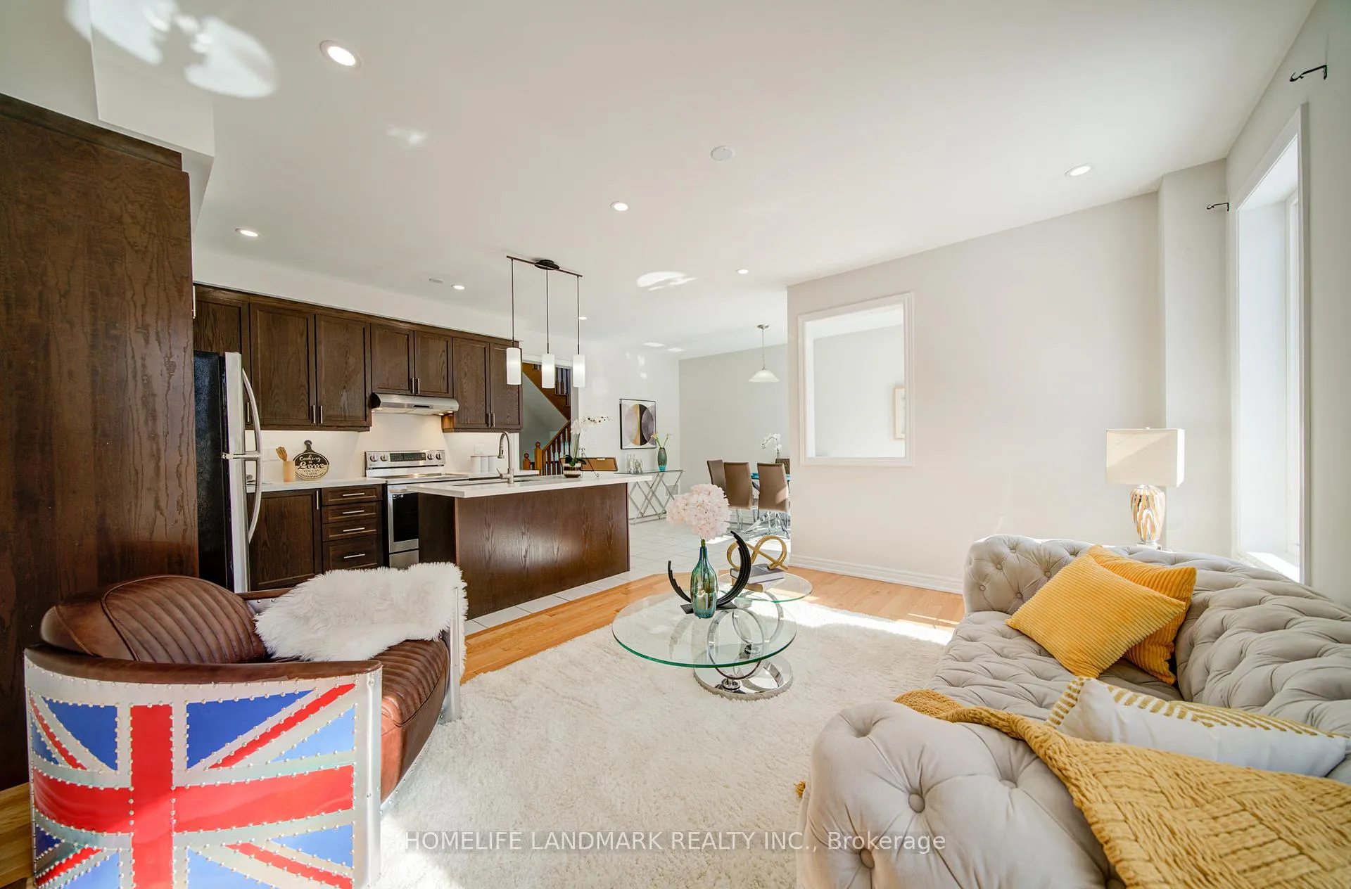 Photo 16 of 127 Decast Crescent, Markham, Box Grove — HOMEH