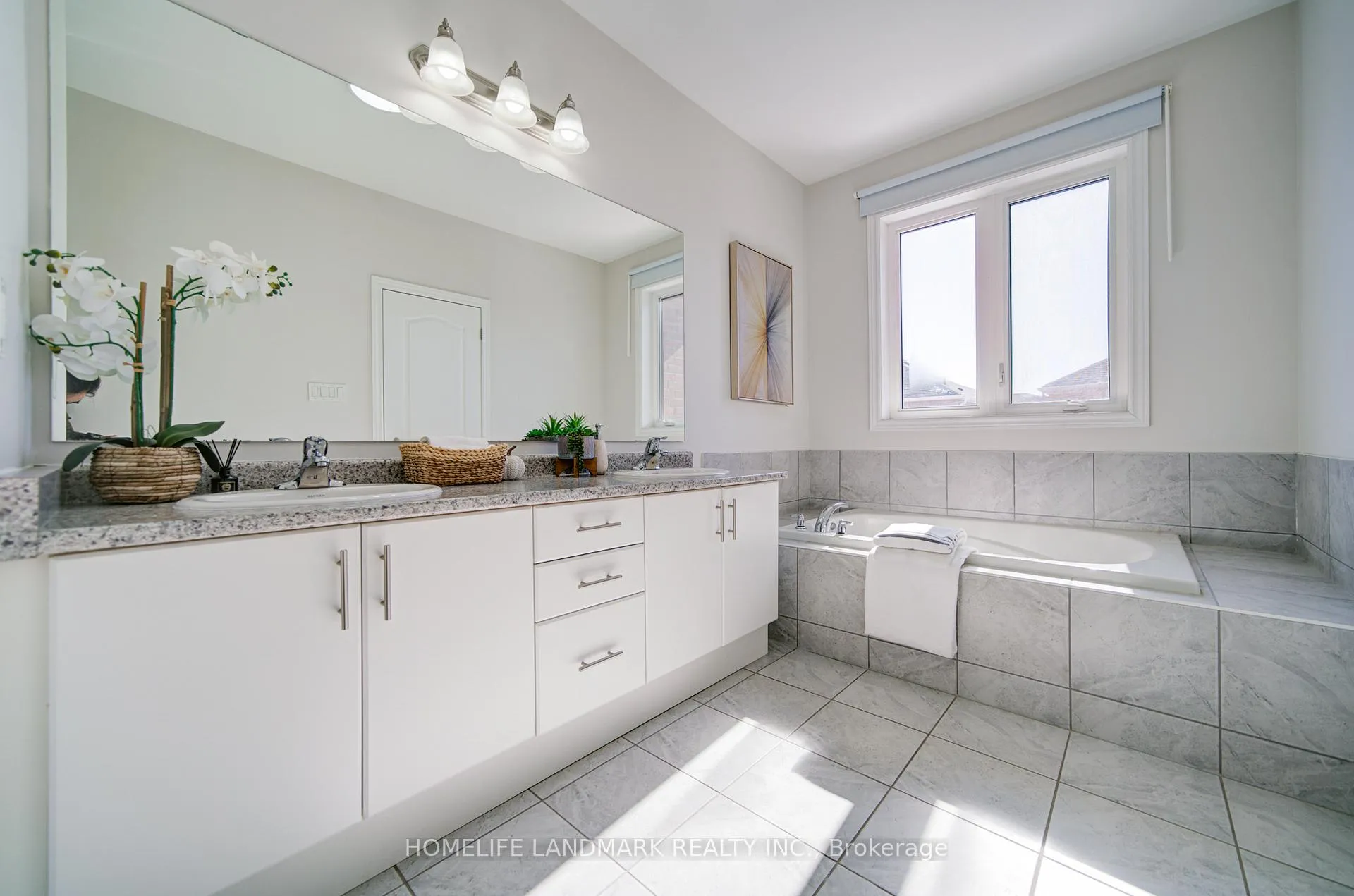 Photo 21 of 127 Decast Crescent, Markham, Box Grove — HOMEH