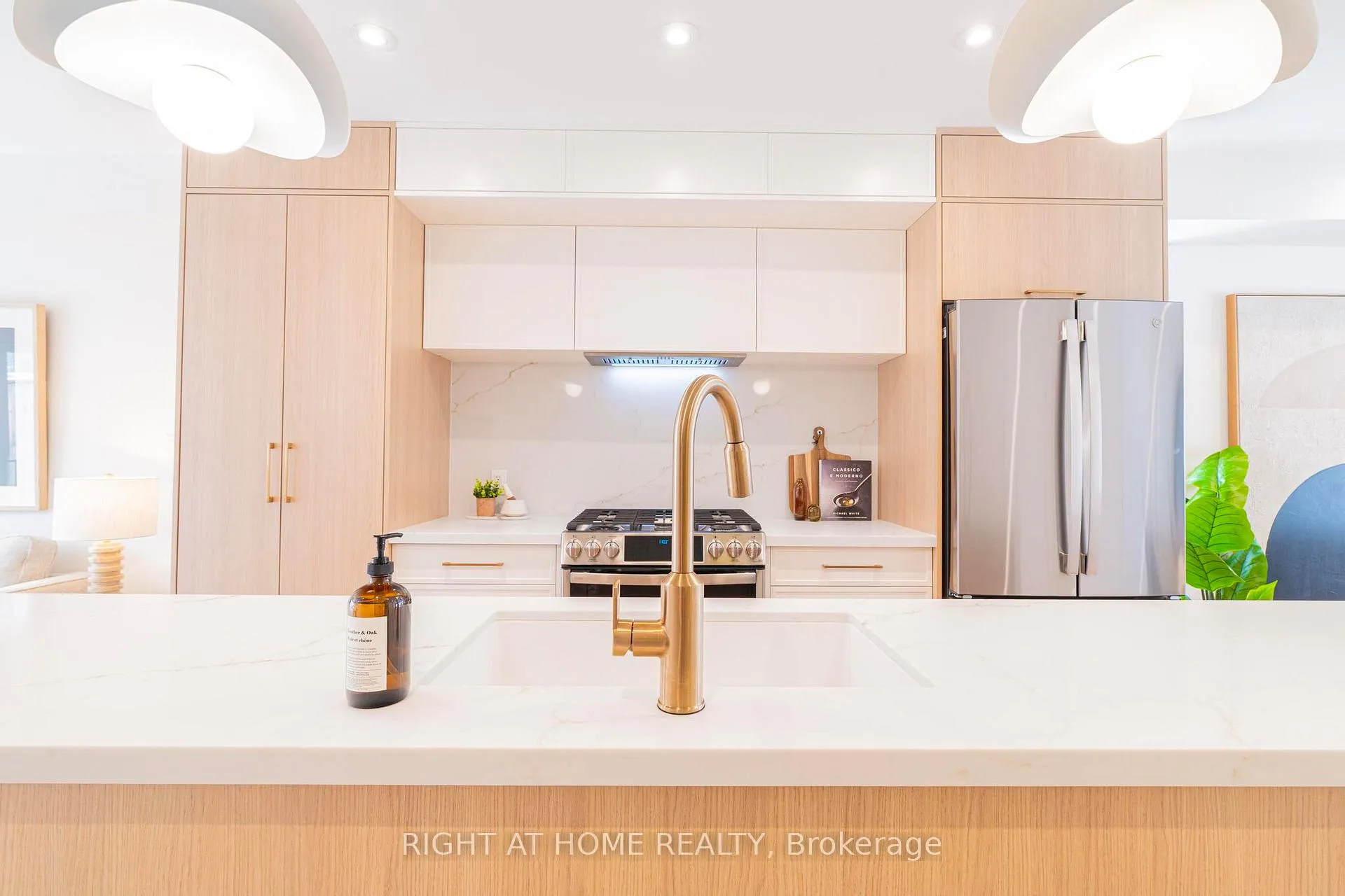 Photo 6 of 138 Winona Drive, Toronto, Wychwood — HOMEH