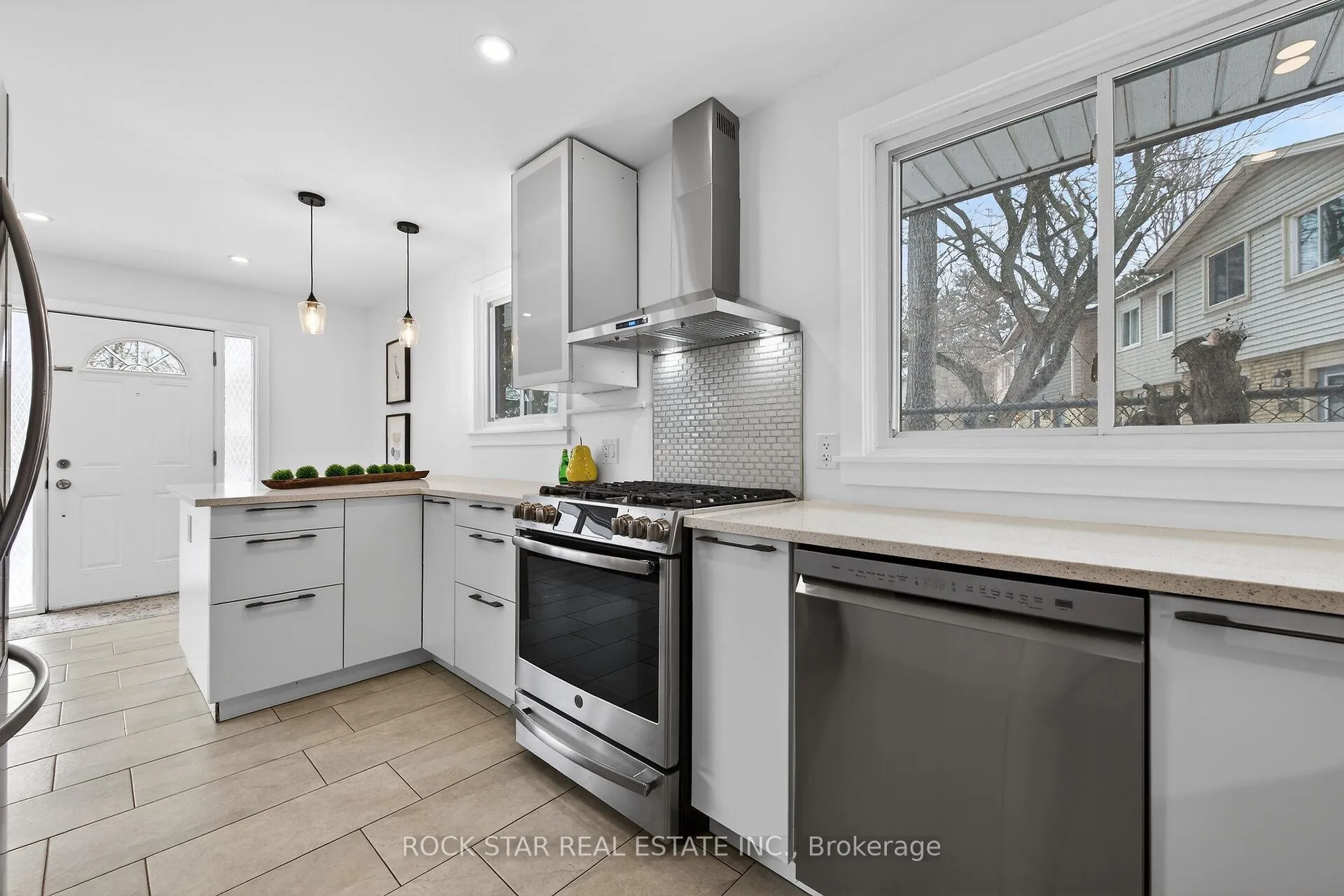 Photo 13 of 3075 Empire Place, Niagara Falls, Church's Lane — HOMEH