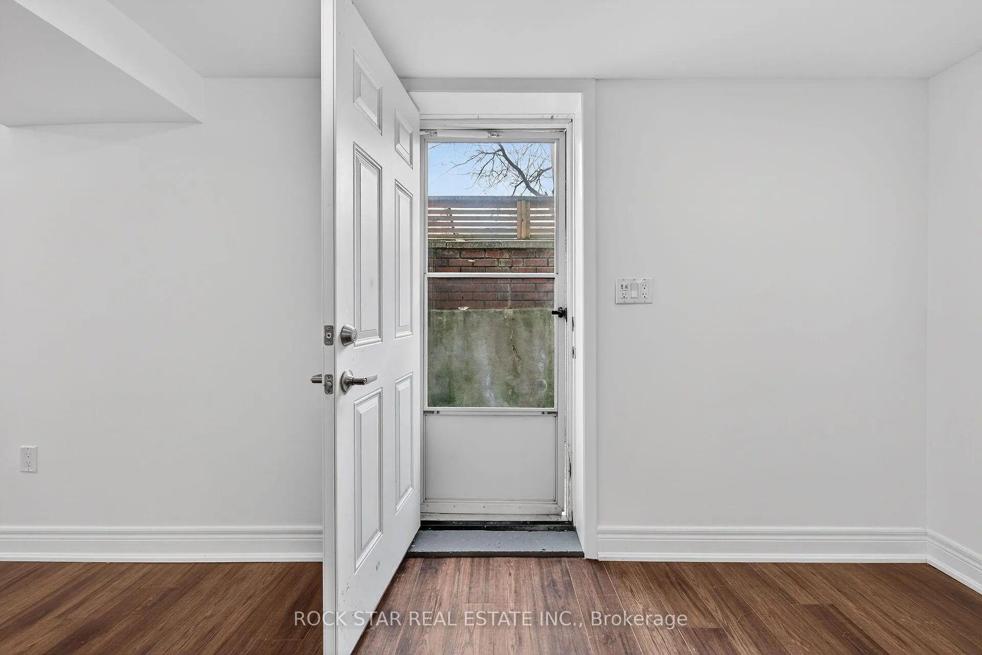 Photo 32 of 3075 Empire Place, Niagara Falls, Church's Lane — HOMEH