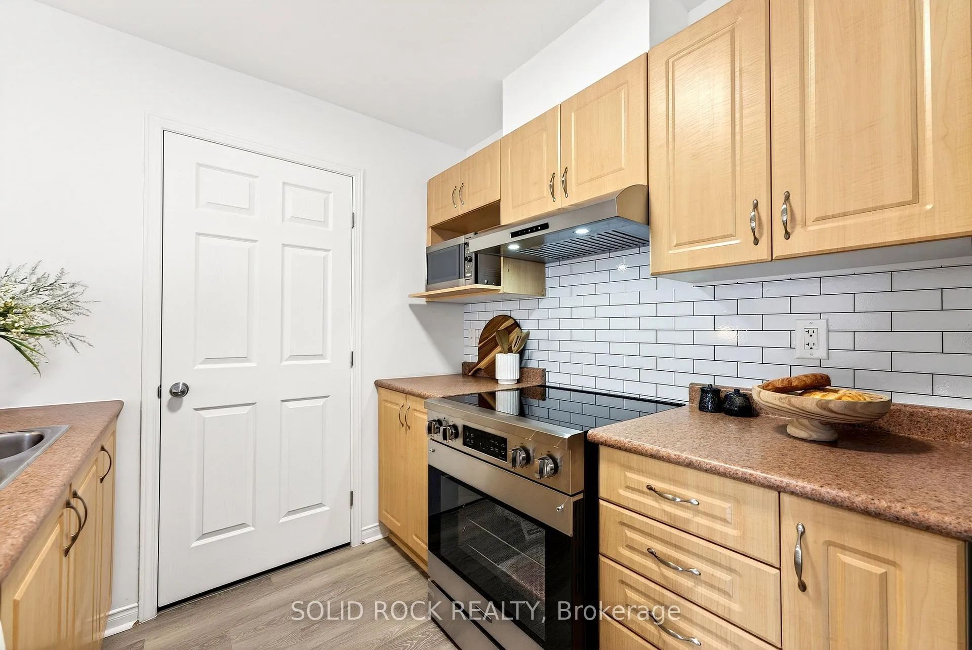 Photo 10 of Unit K, 101 Artesa Private, Ottawa, Kanata - Emerald Meadows/Trailwest — HOMEH