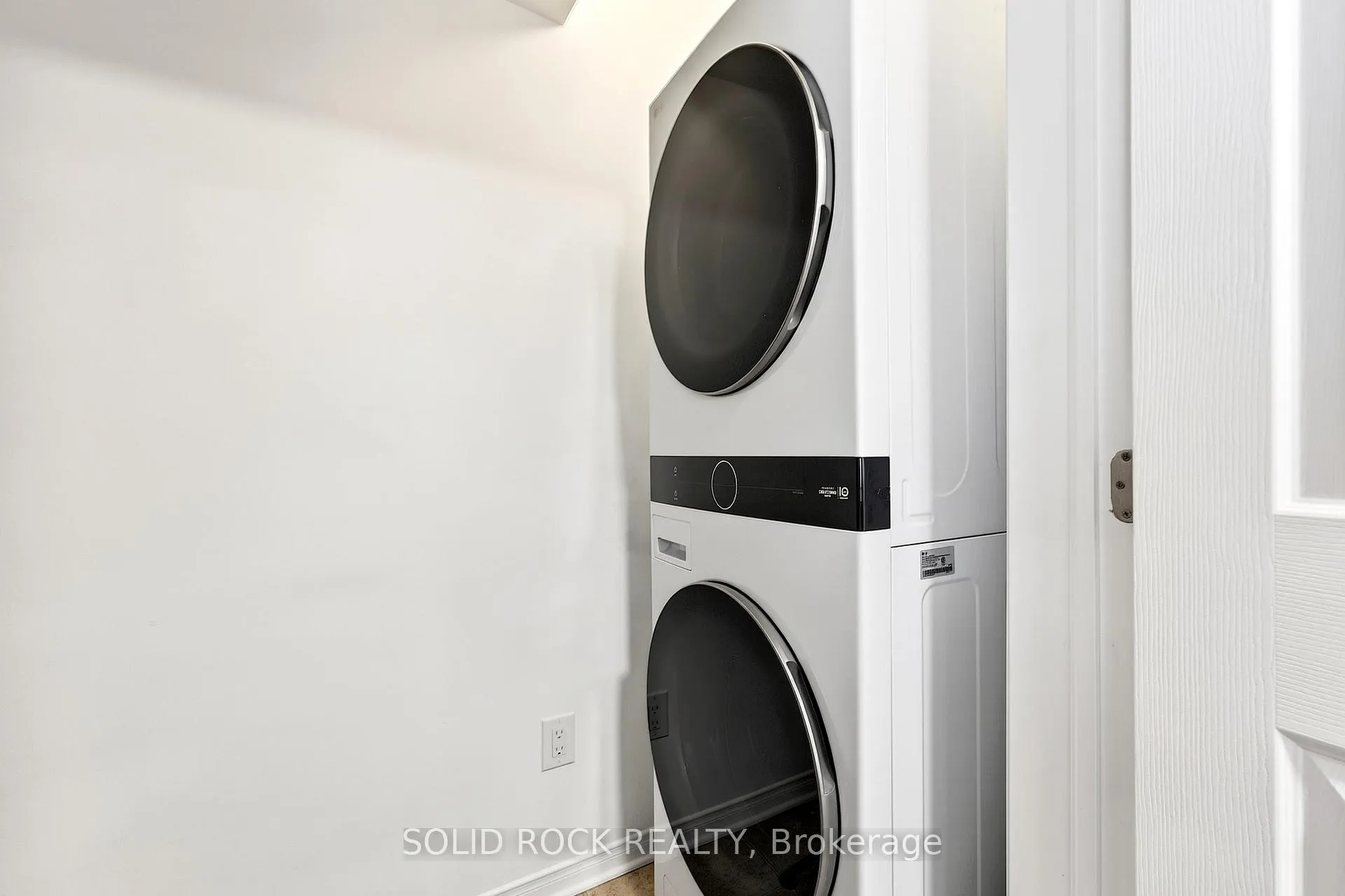 Photo 11 of Unit K, 101 Artesa Private, Ottawa, Kanata - Emerald Meadows/Trailwest — HOMEH