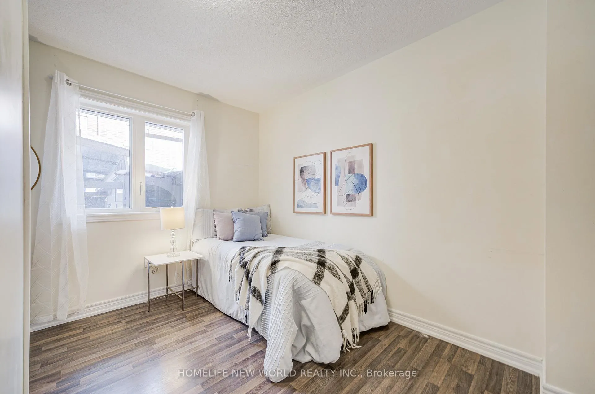Photo 7 of 25 Spiv Grove Way, Markham, Greensborough — HOMEH