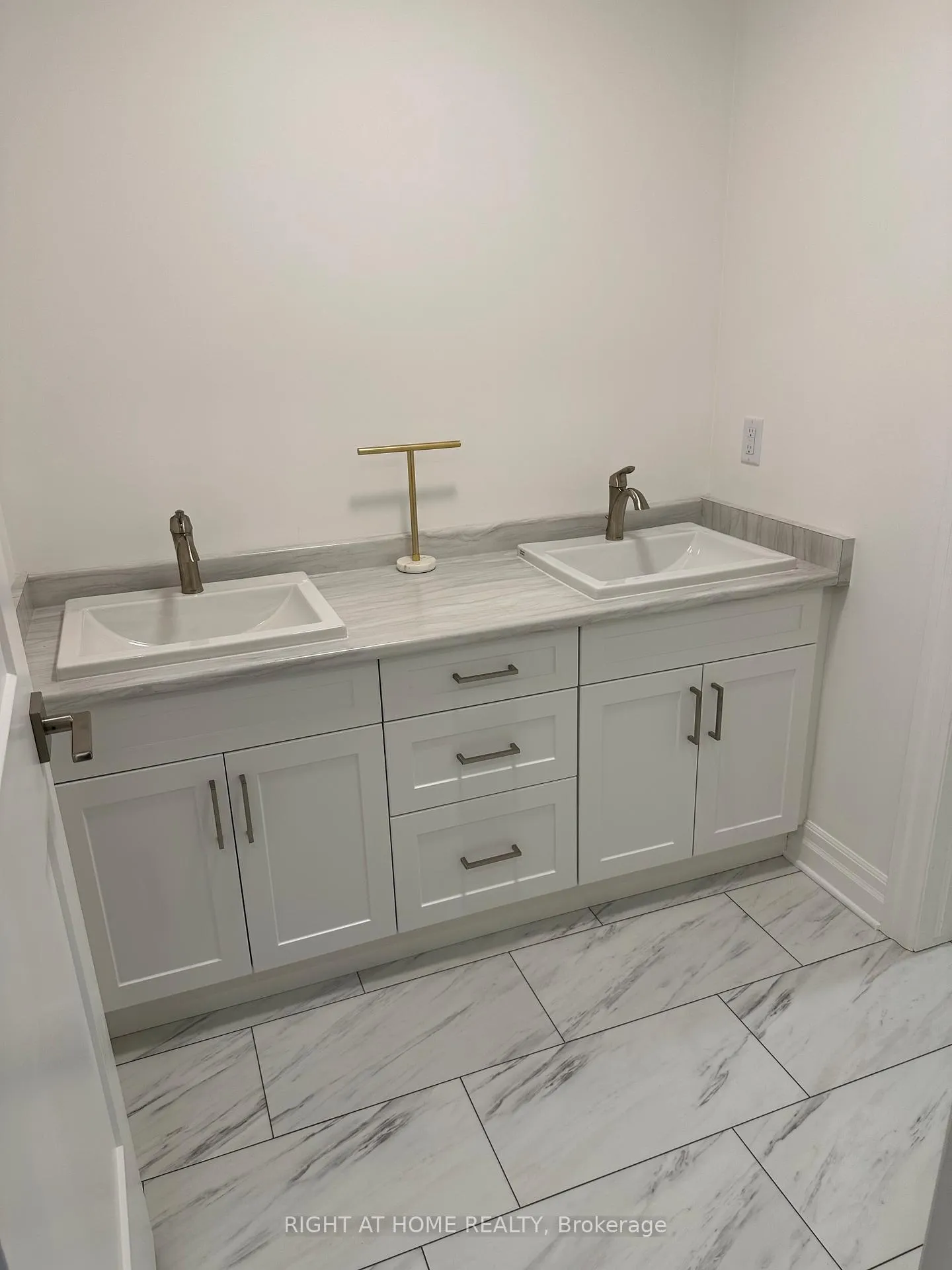Photo 2 of Unit Upper, 7491 Marvel Drive, Niagara Falls, Brown — HOMEH