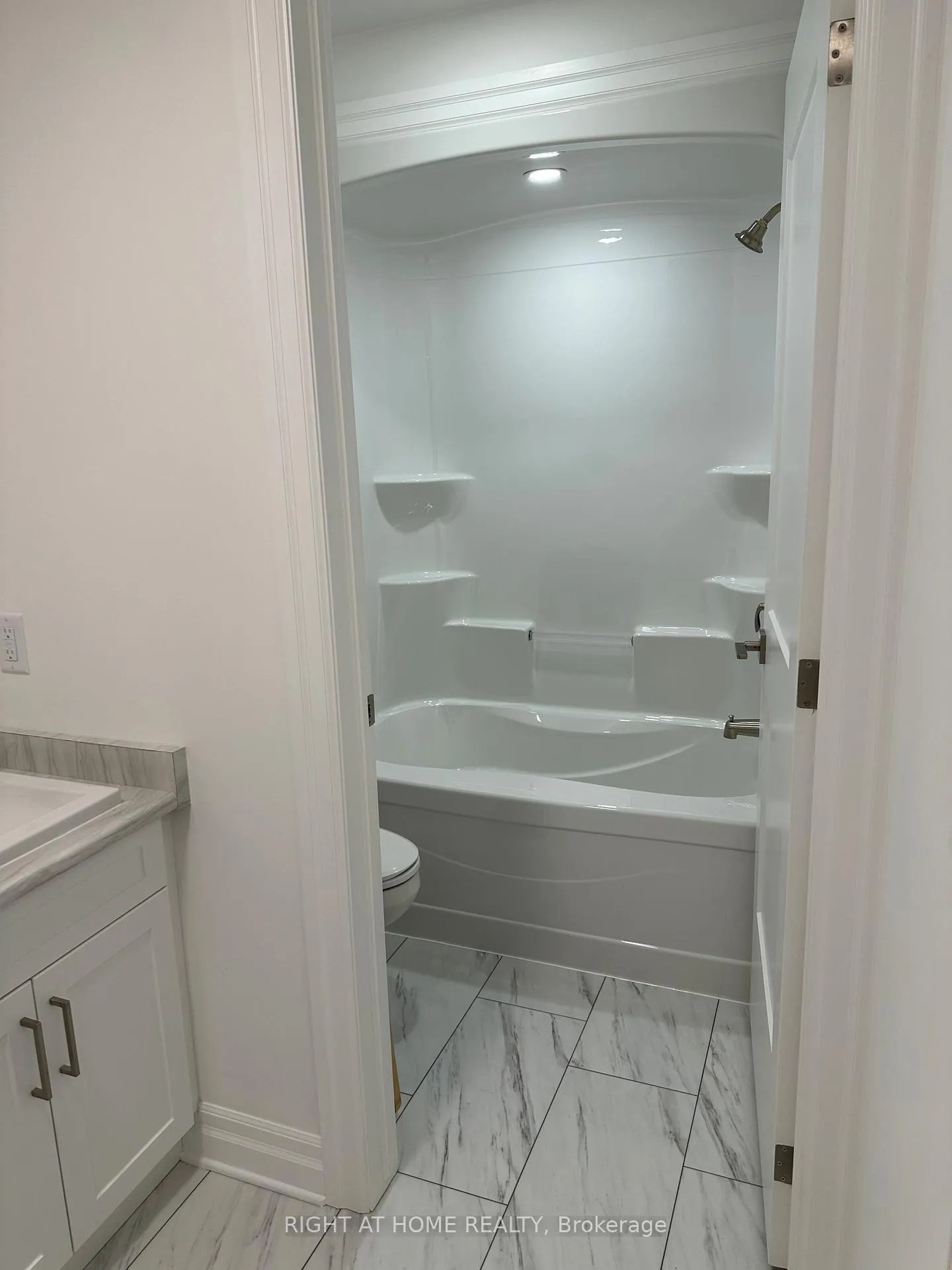 Photo 3 of Unit Upper, 7491 Marvel Drive, Niagara Falls, Brown — HOMEH