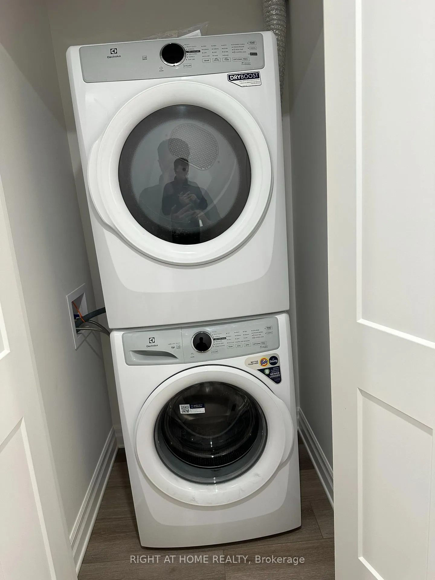 Photo 5 of Unit Upper, 7491 Marvel Drive, Niagara Falls, Brown — HOMEH