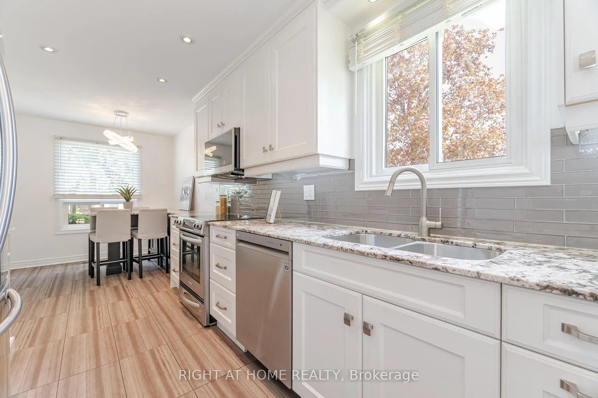 Photo 4 of 6 Winterfold Drive, Brampton, Madoc — HOMEH