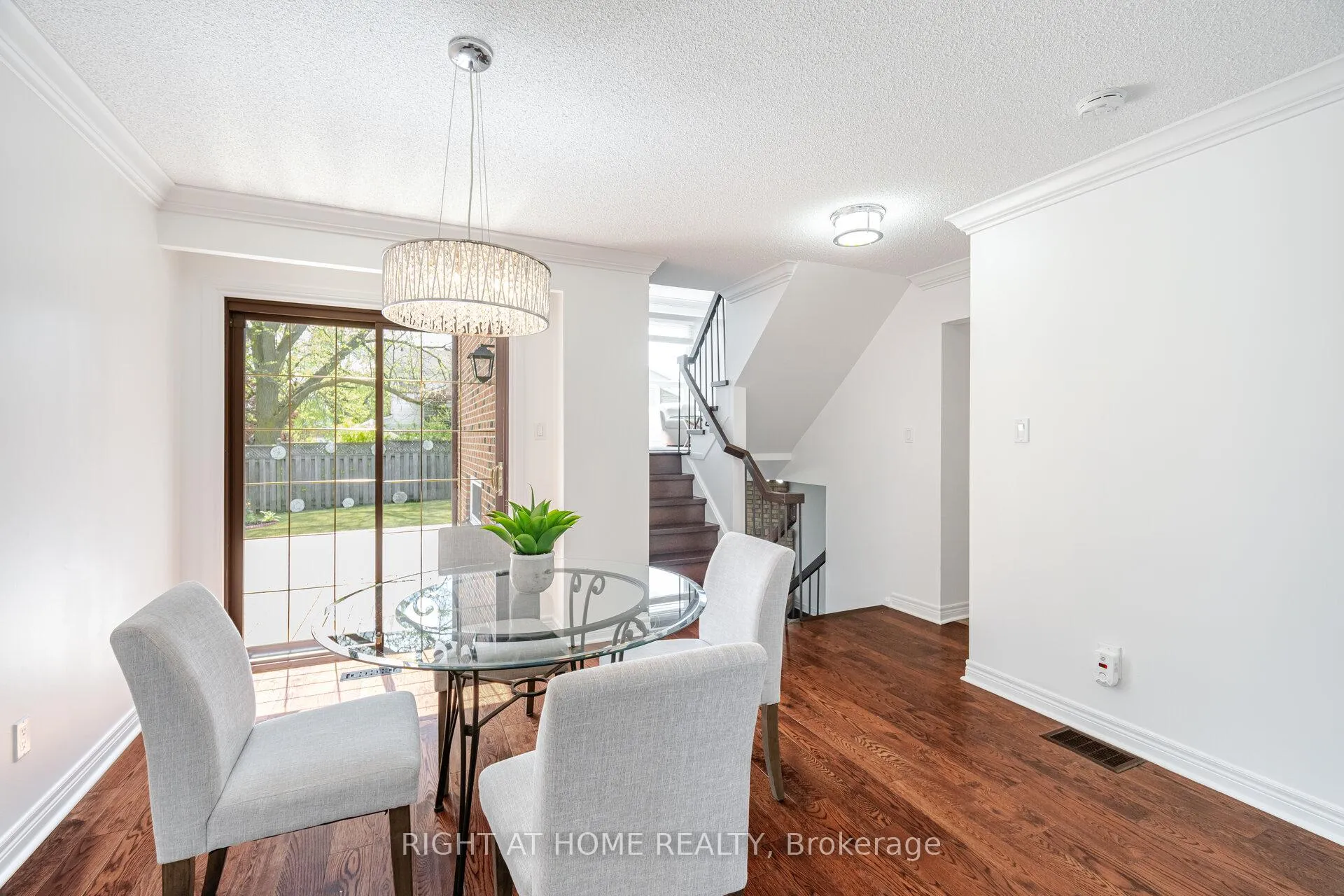 Photo 7 of 6 Winterfold Drive, Brampton, Madoc — HOMEH