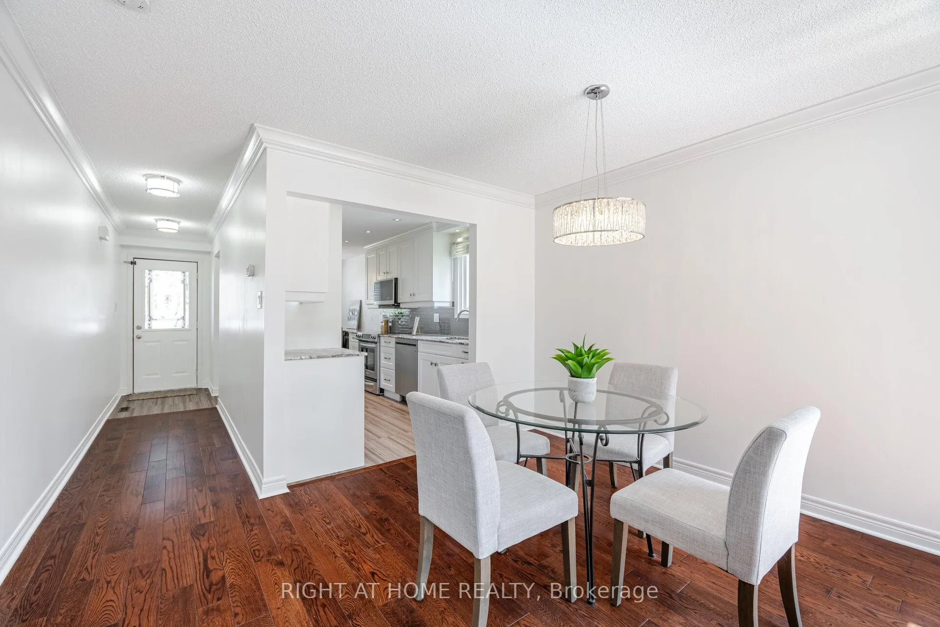Photo 8 of 6 Winterfold Drive, Brampton, Madoc — HOMEH
