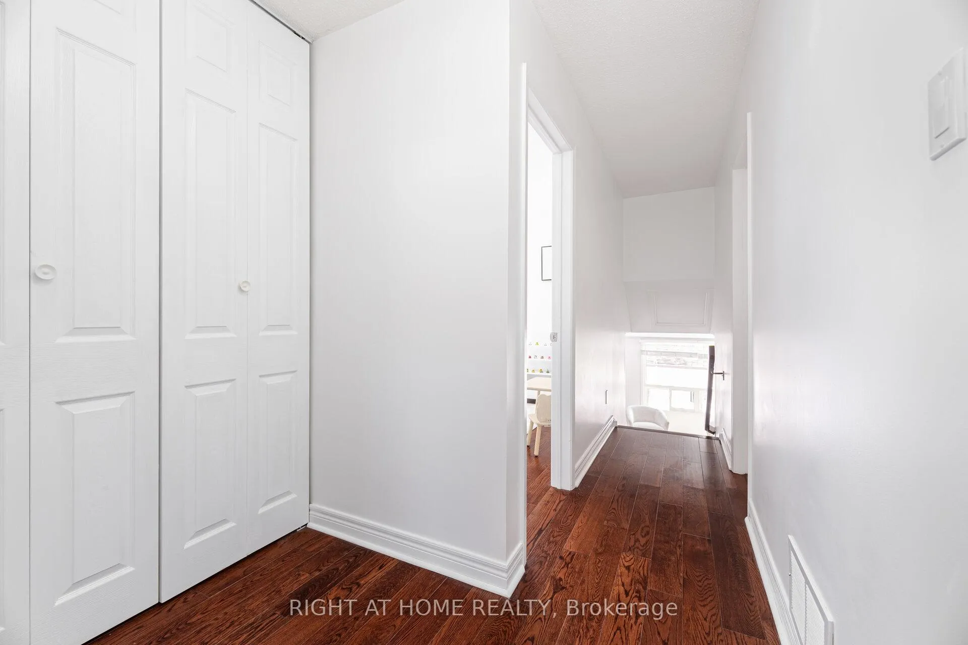 Photo 16 of 6 Winterfold Drive, Brampton, Madoc — HOMEH