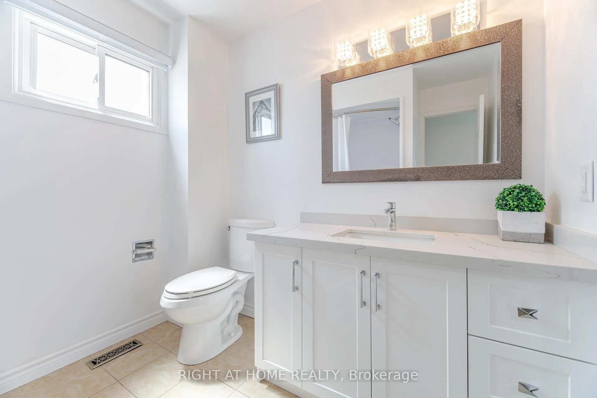 Photo 20 of 6 Winterfold Drive, Brampton, Madoc — HOMEH