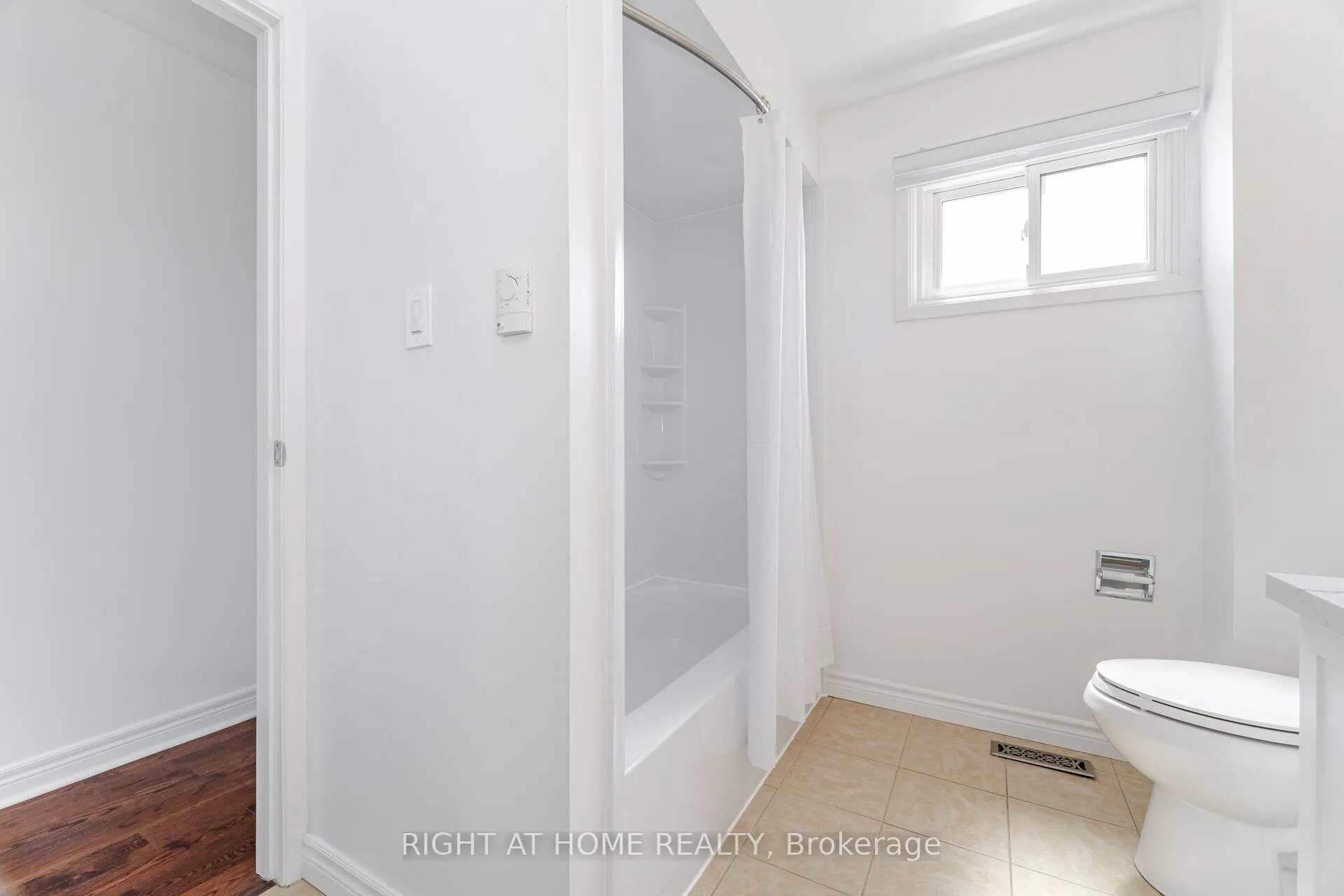 Photo 21 of 6 Winterfold Drive, Brampton, Madoc — HOMEH