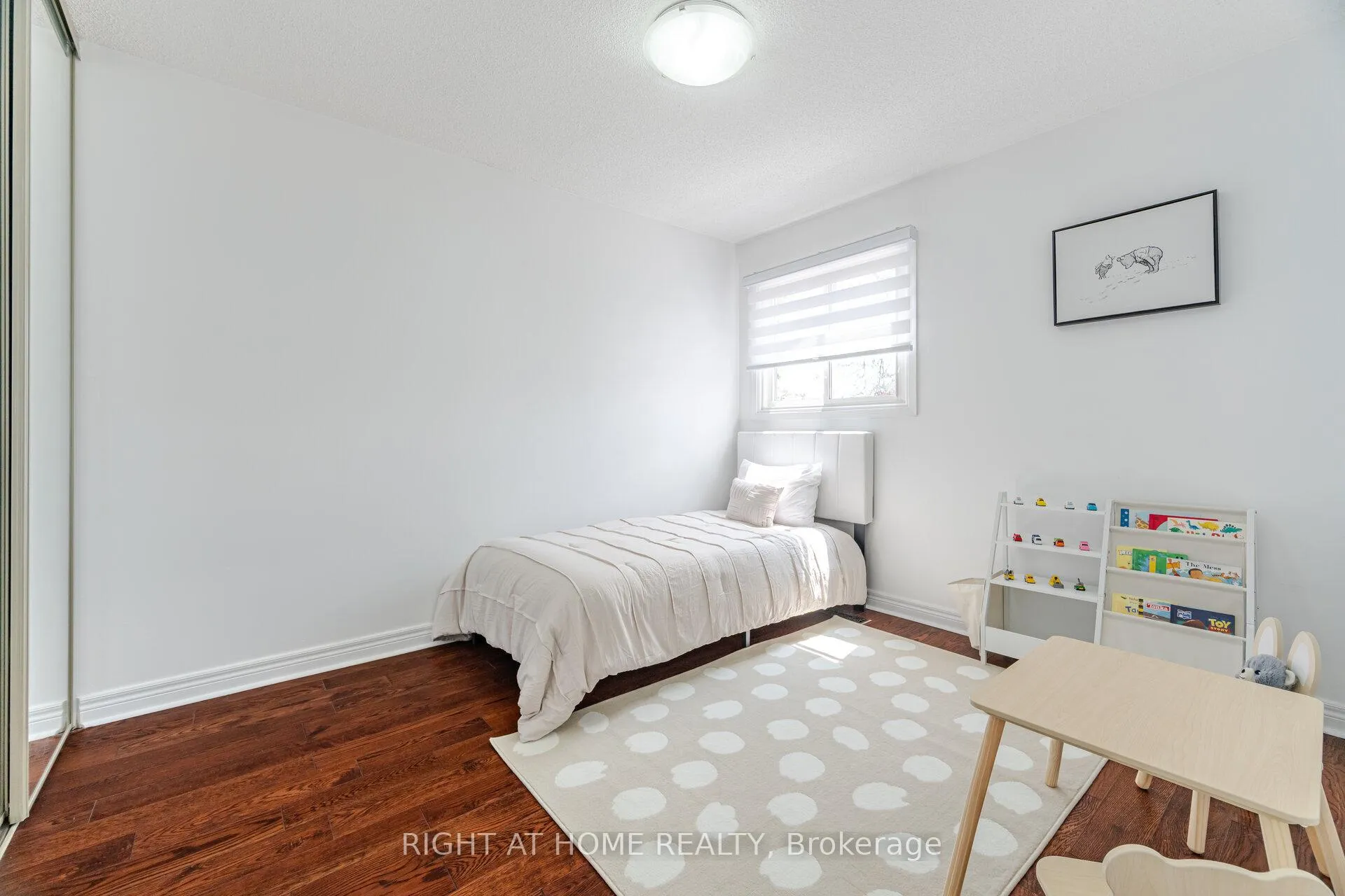 Photo 24 of 6 Winterfold Drive, Brampton, Madoc — HOMEH