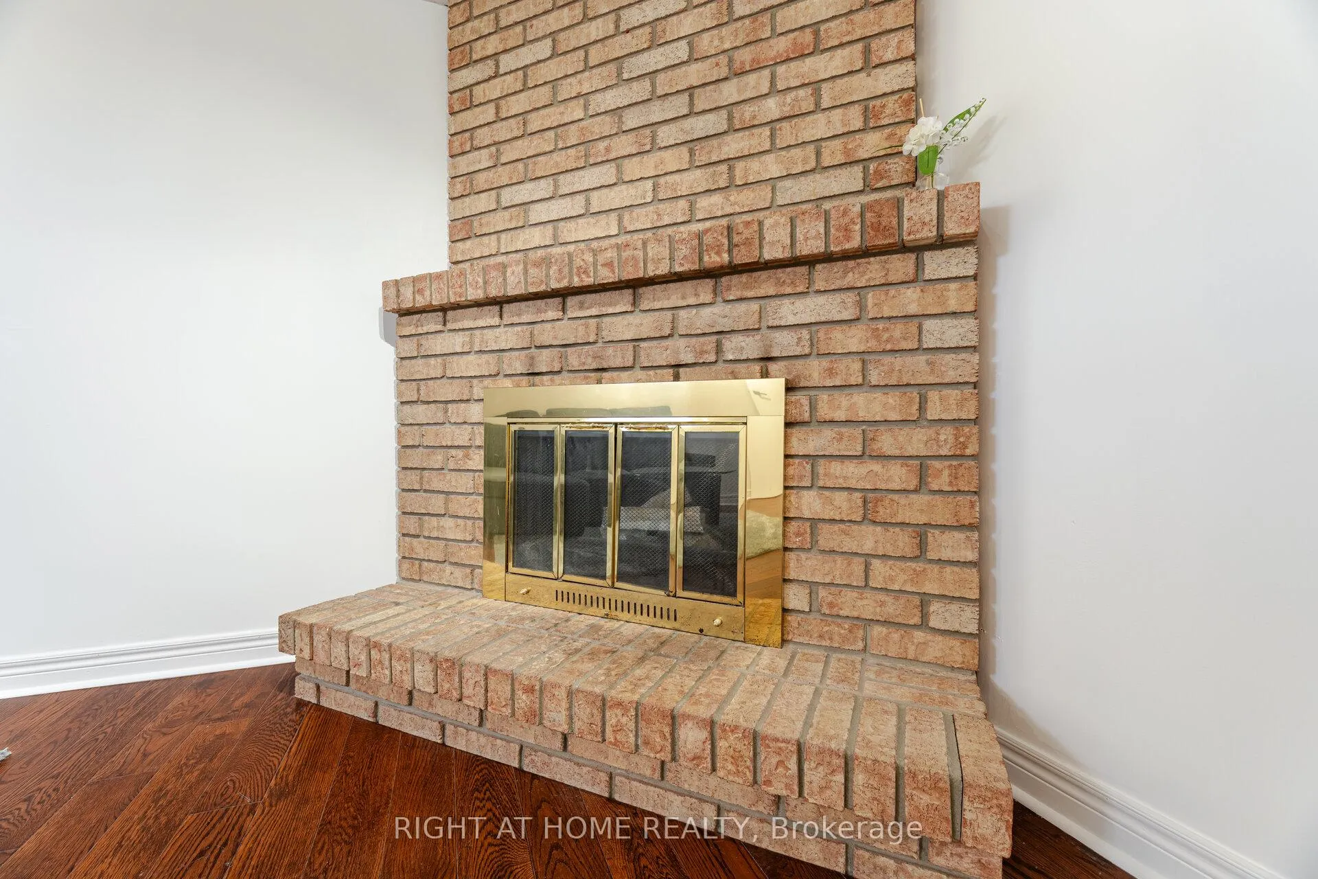 Photo 28 of 6 Winterfold Drive, Brampton, Madoc — HOMEH