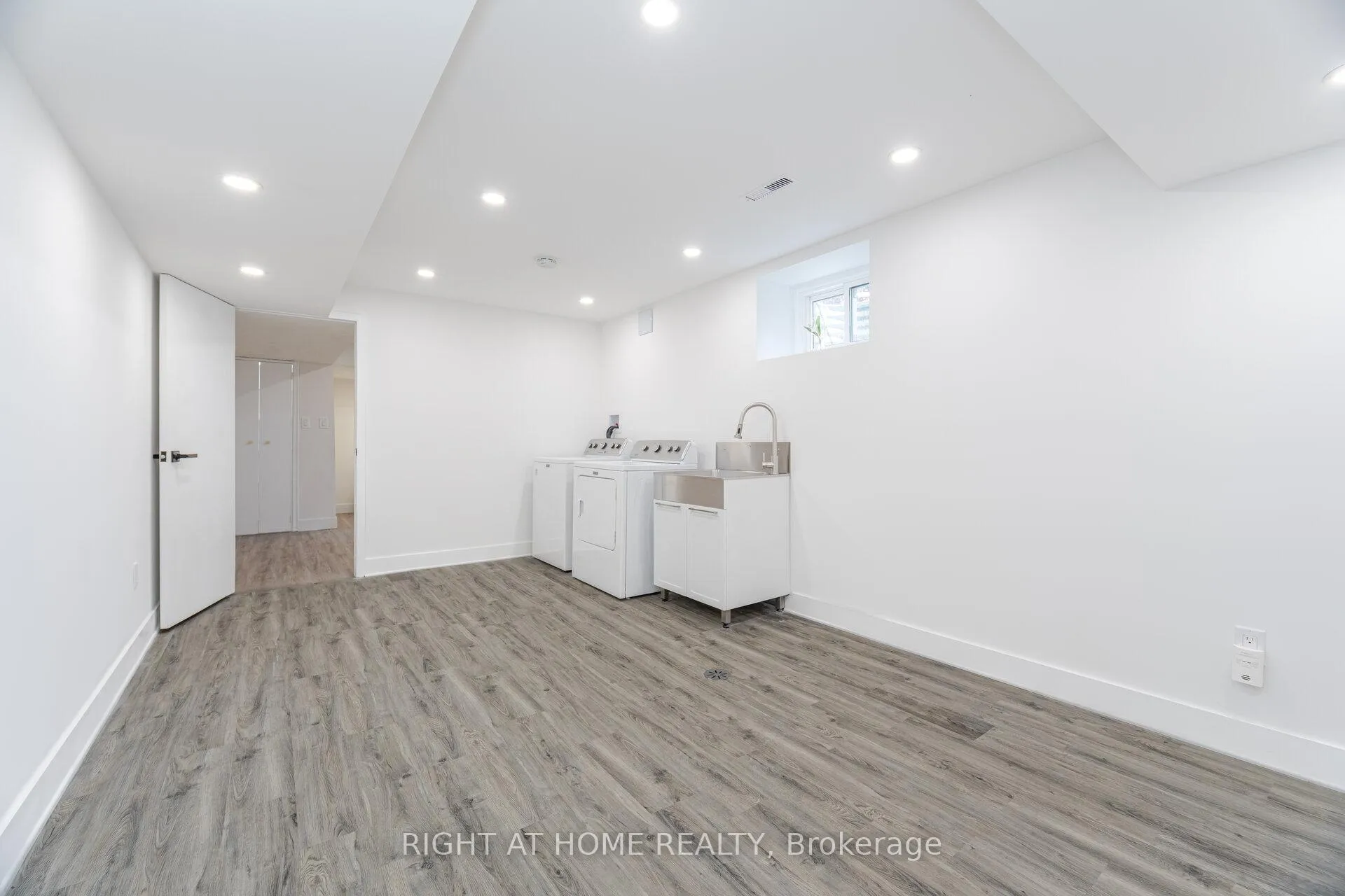 Photo 29 of 6 Winterfold Drive, Brampton, Madoc — HOMEH