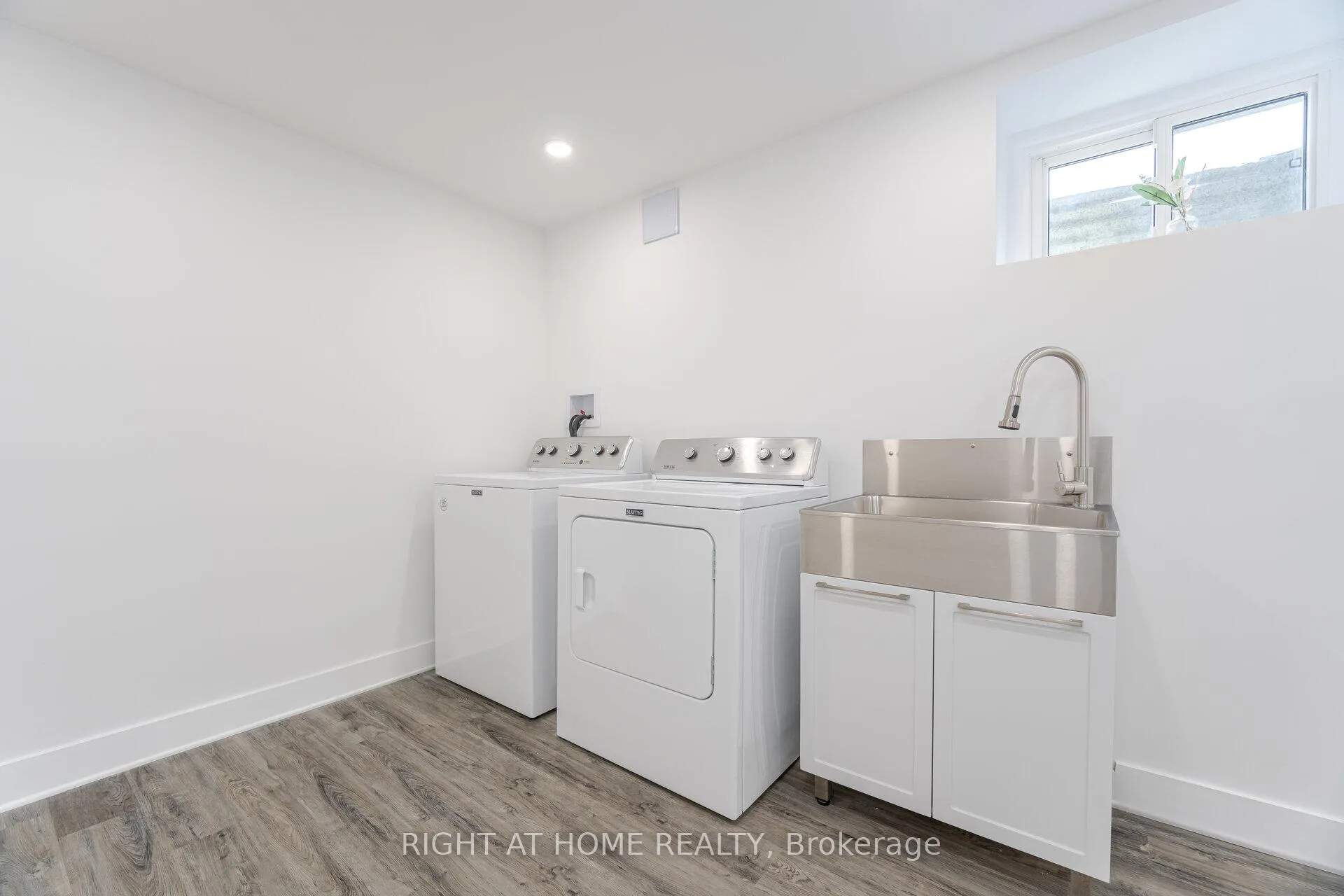 Photo 30 of 6 Winterfold Drive, Brampton, Madoc — HOMEH