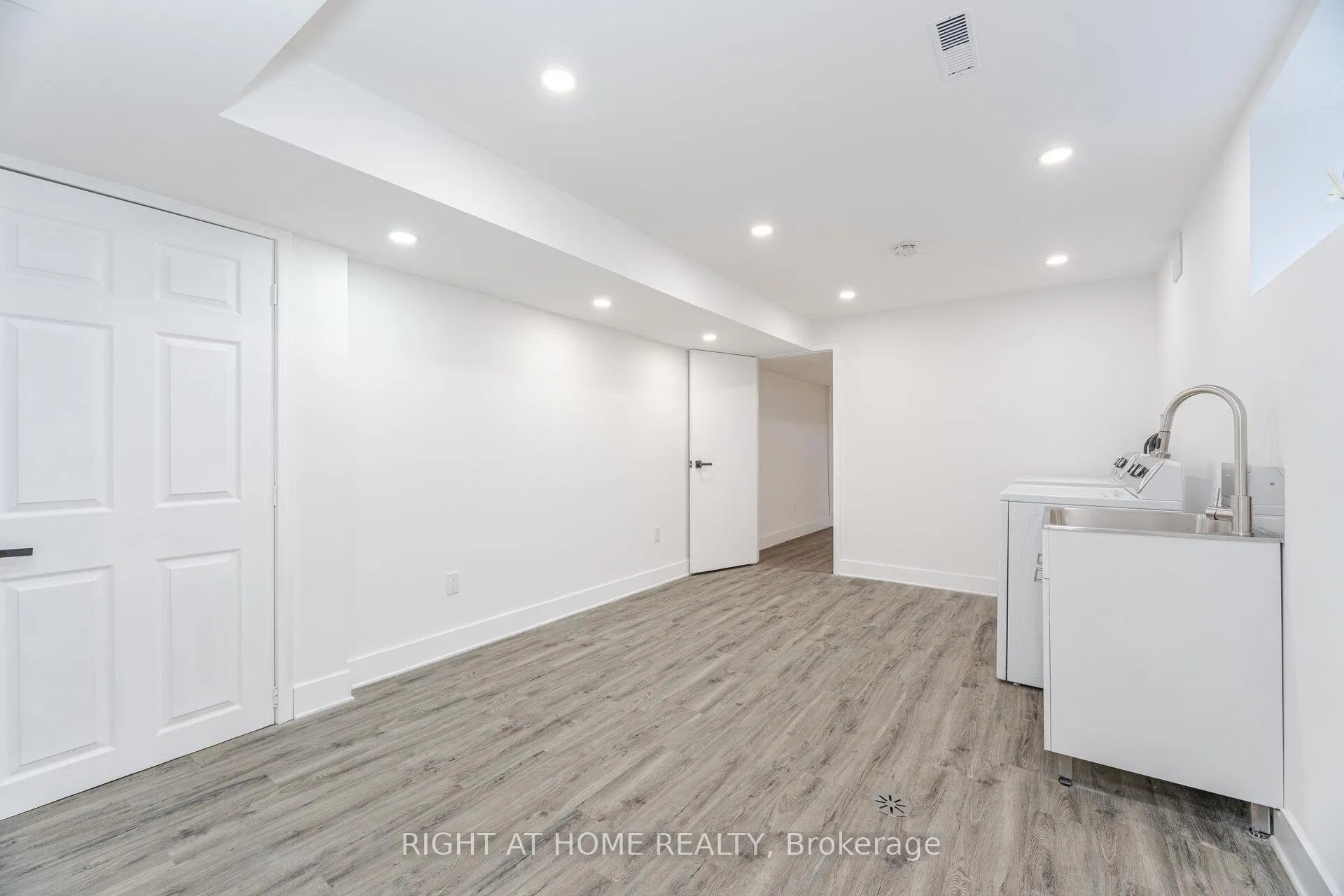 Photo 31 of 6 Winterfold Drive, Brampton, Madoc — HOMEH