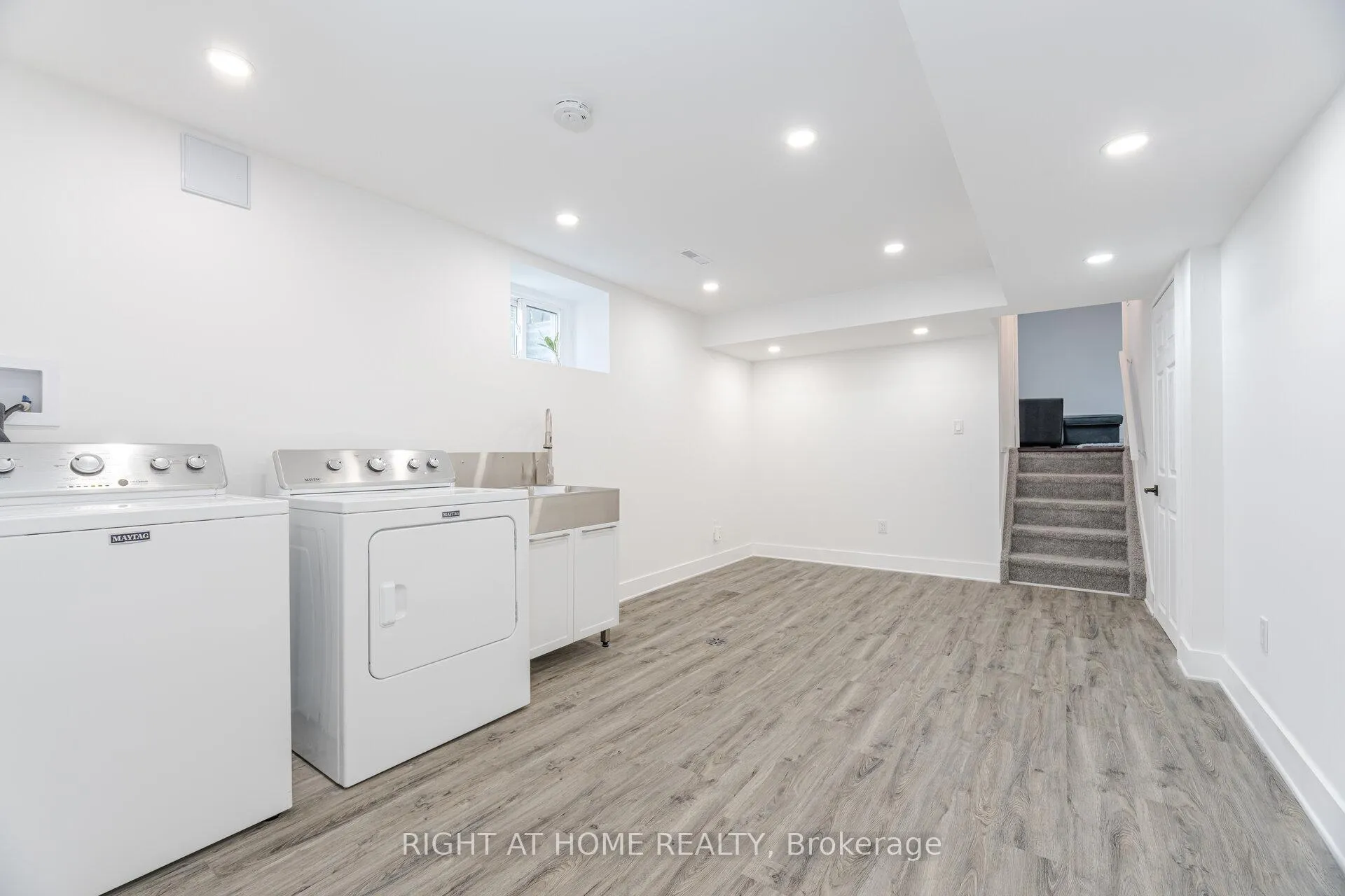 Photo 34 of 6 Winterfold Drive, Brampton, Madoc — HOMEH