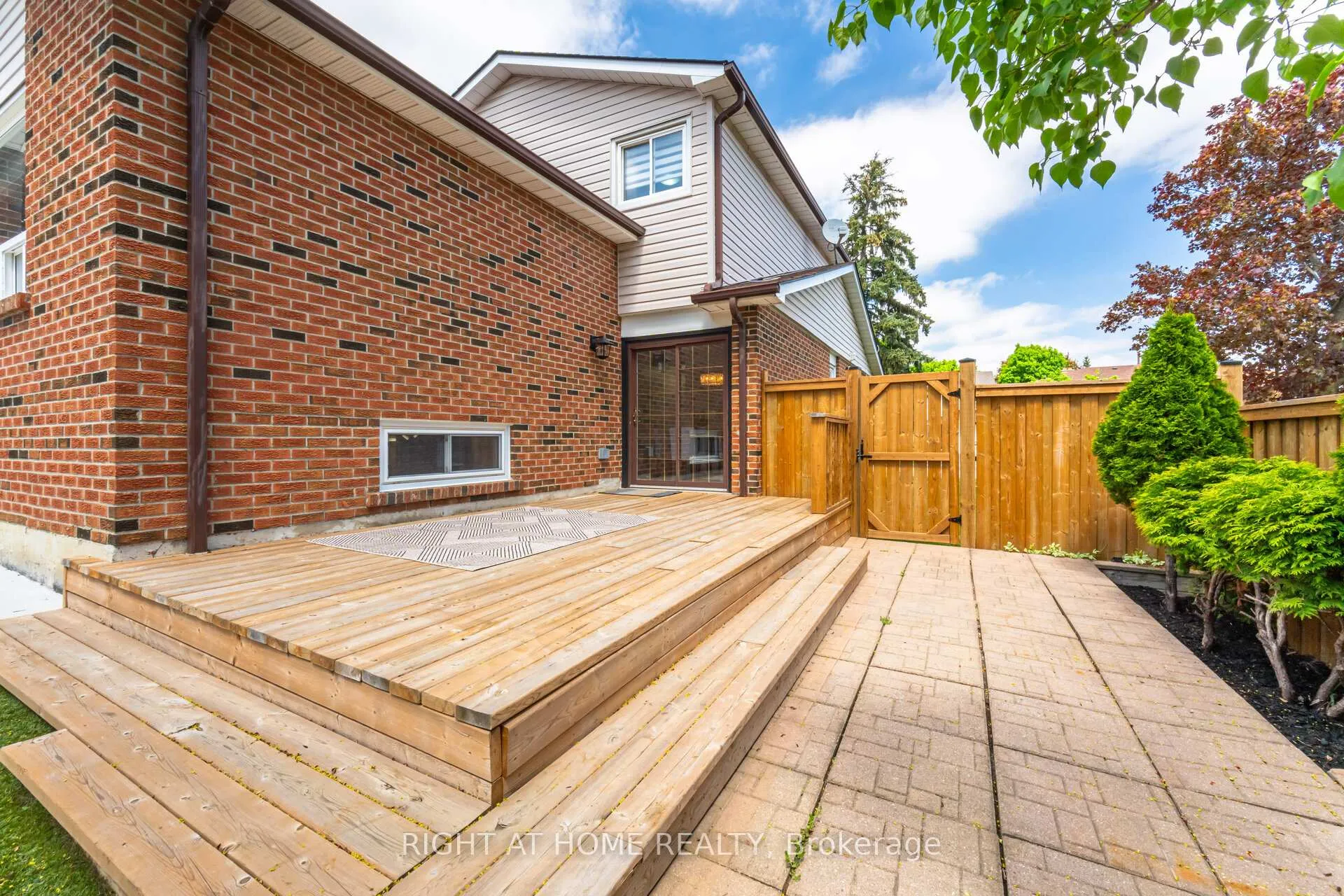Photo 37 of 6 Winterfold Drive, Brampton, Madoc — HOMEH