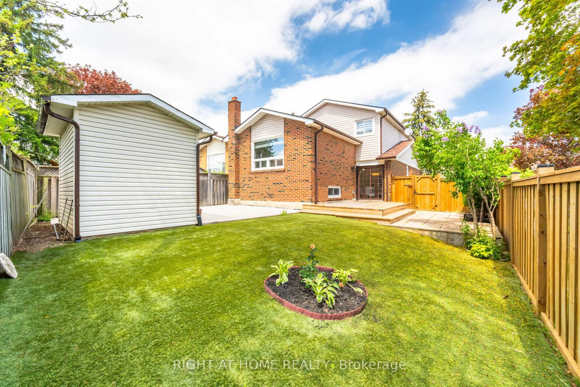 Photo 39 of 6 Winterfold Drive, Brampton, Madoc — HOMEH