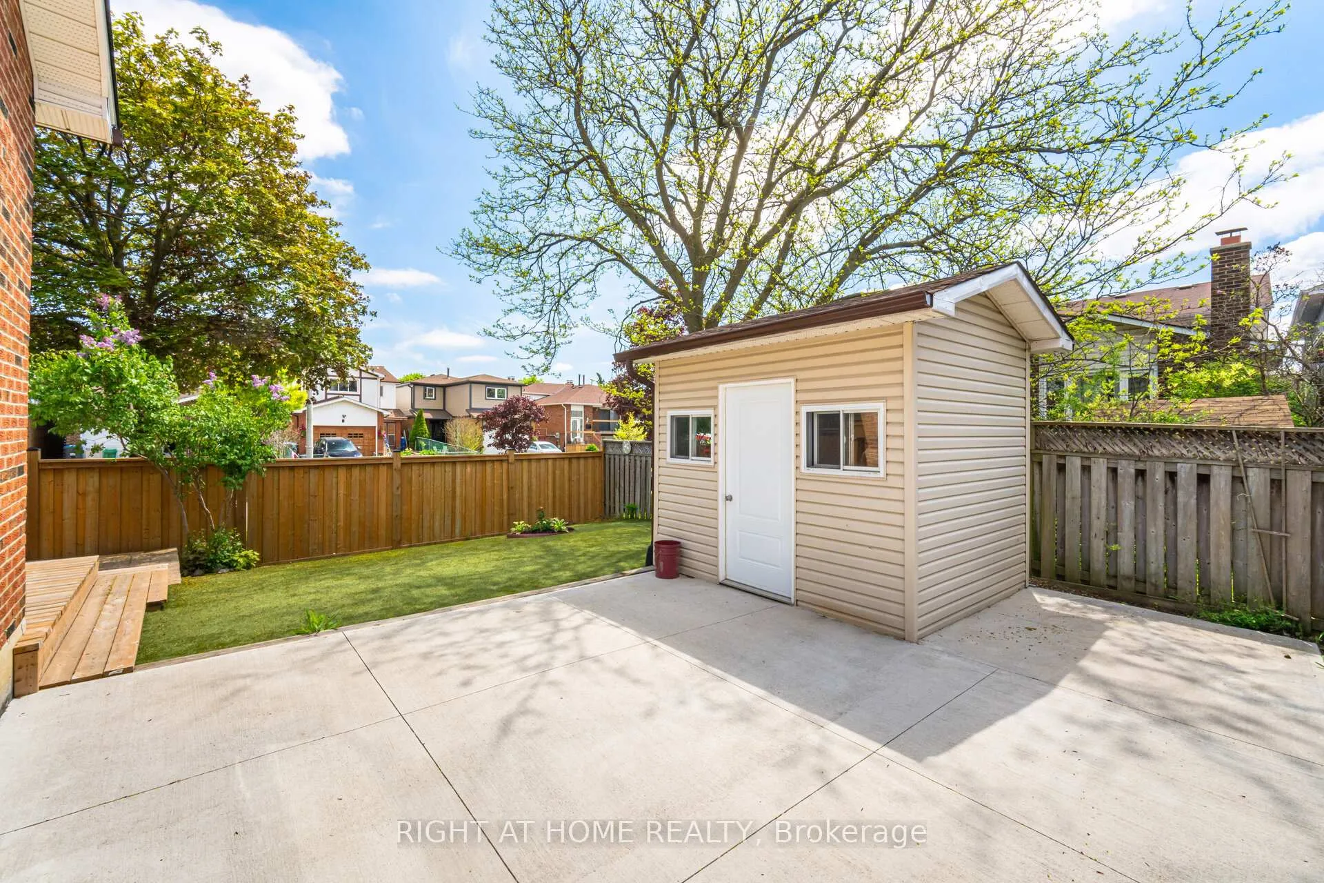 Photo 40 of 6 Winterfold Drive, Brampton, Madoc — HOMEH