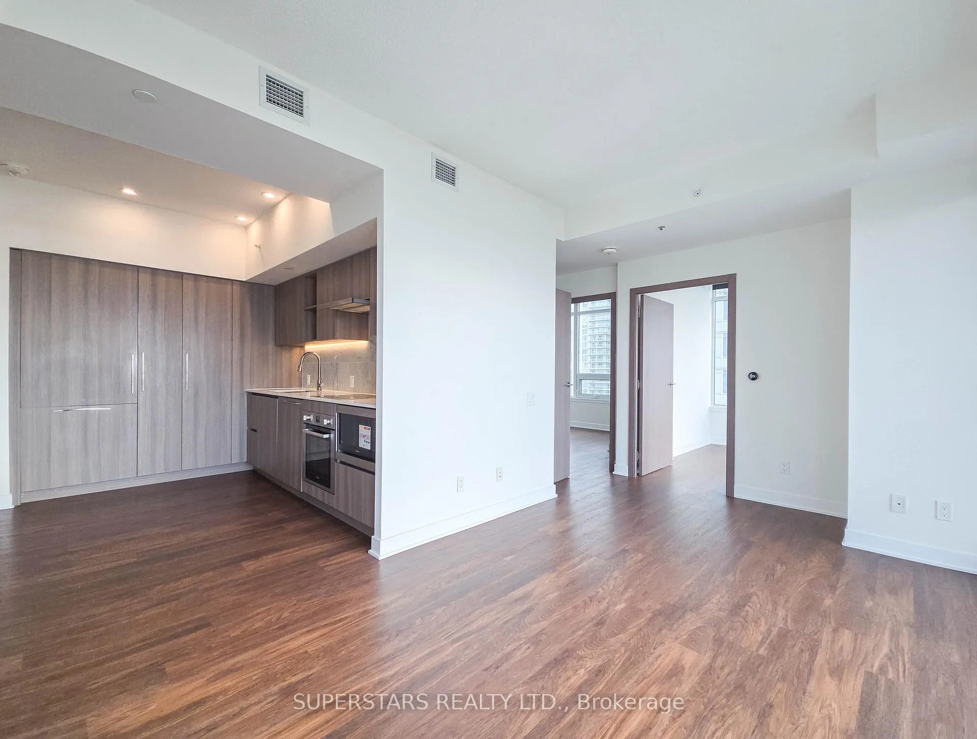 Photo 5 of Unit 2811, 19 Bathurst Street, Toronto, Waterfront Communities — HOMEH