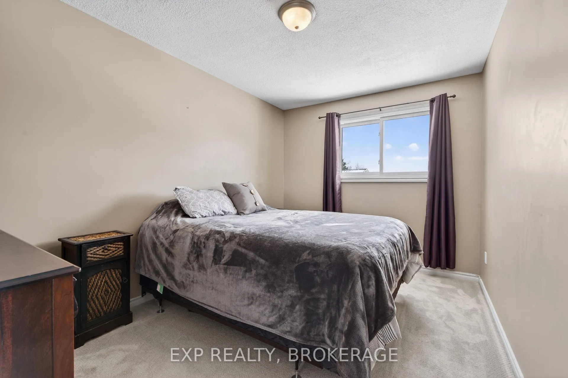 Photo 14 of 1015 Sprucewood Crescent, Kingston, City Northwest — HOMEH
