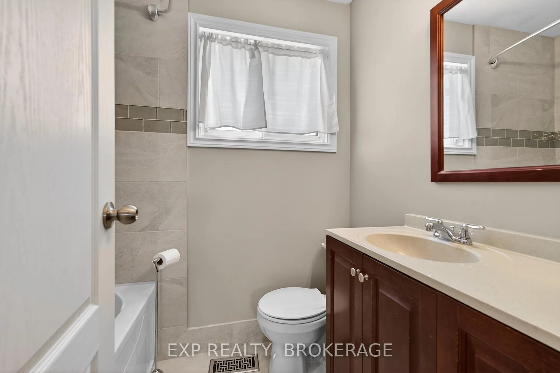 Photo 16 of 1015 Sprucewood Crescent, Kingston, City Northwest — HOMEH